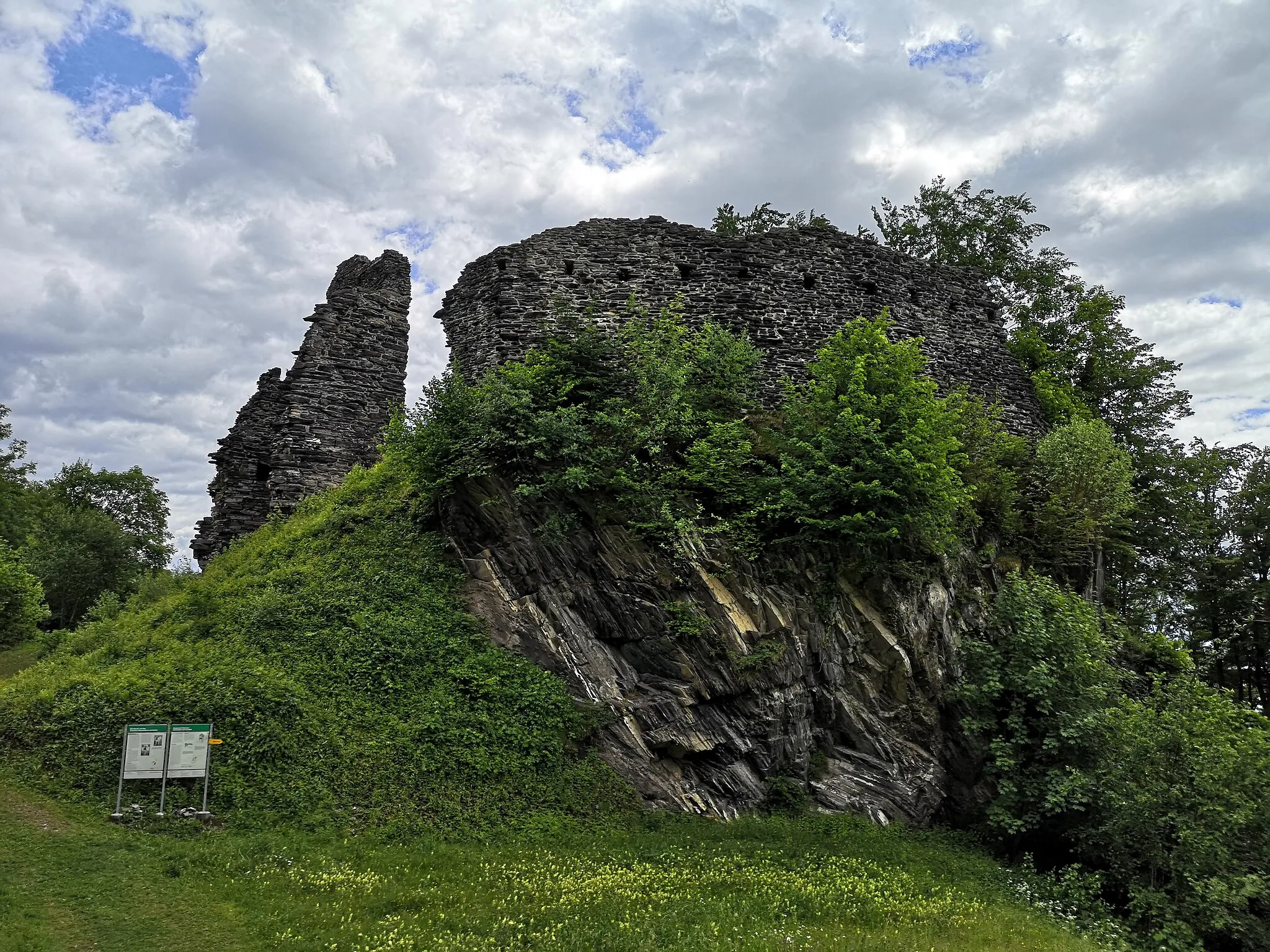Photo showing: Vue du château de Hohensax situé dans le canton de Saint-Gall depuis l'ouest.