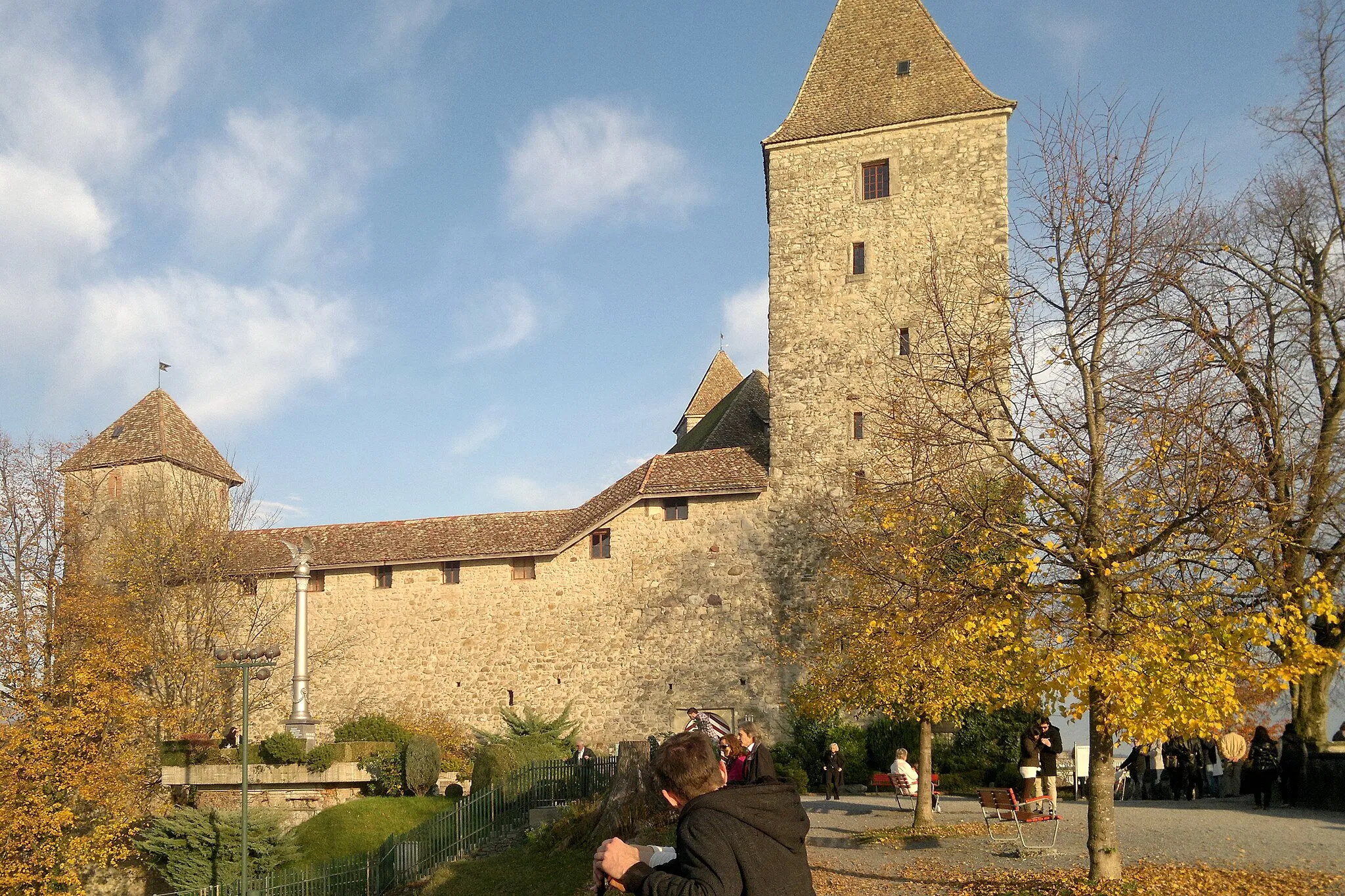 Photo showing: Schloss (castle) in Rapperswil (Switzerland) as seen from Lindenhof