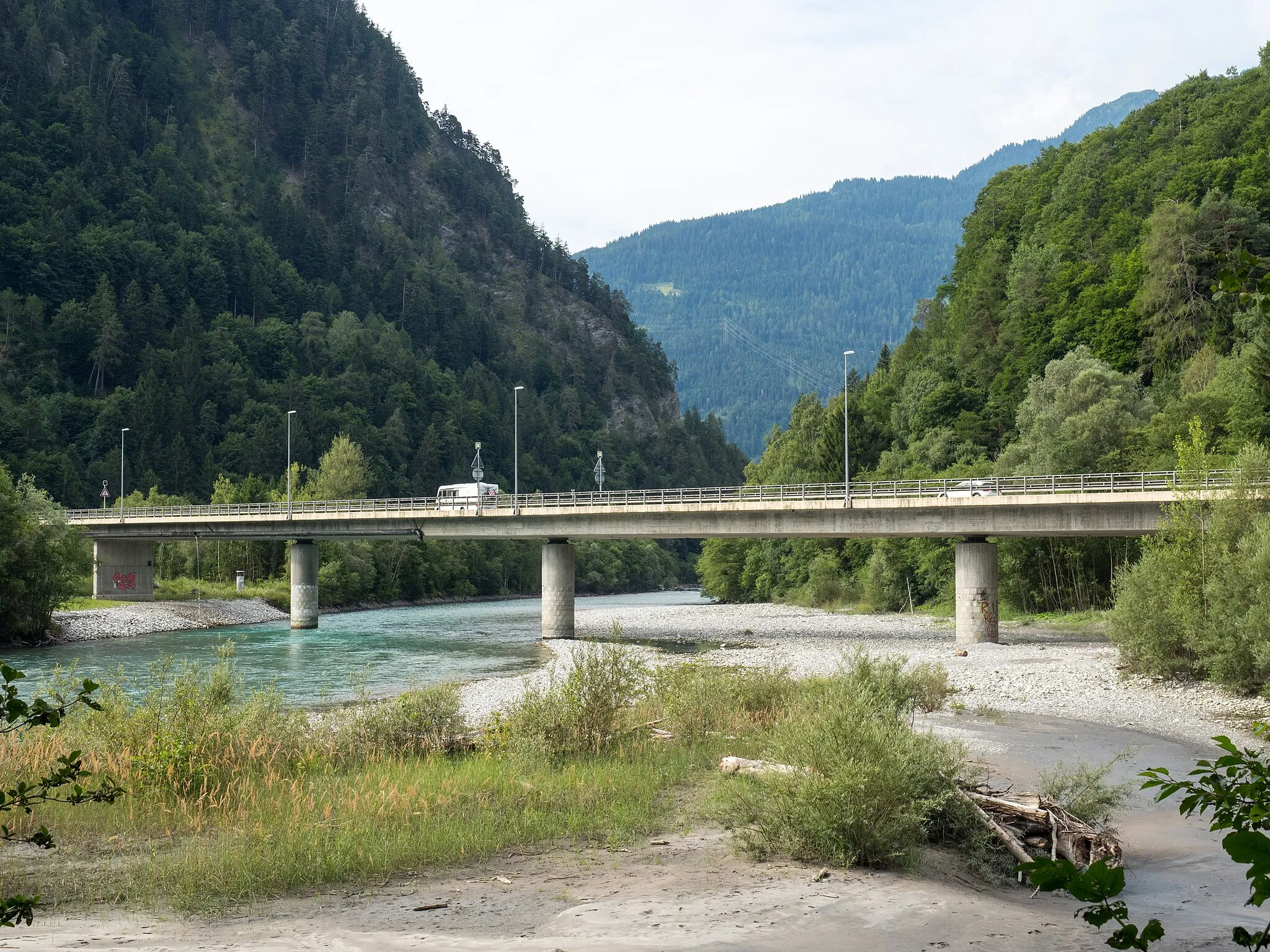 Photo showing: Motor Highway E43 Bridge over the Hinterrhein River, Bonaduz, Grisons, Switzerland