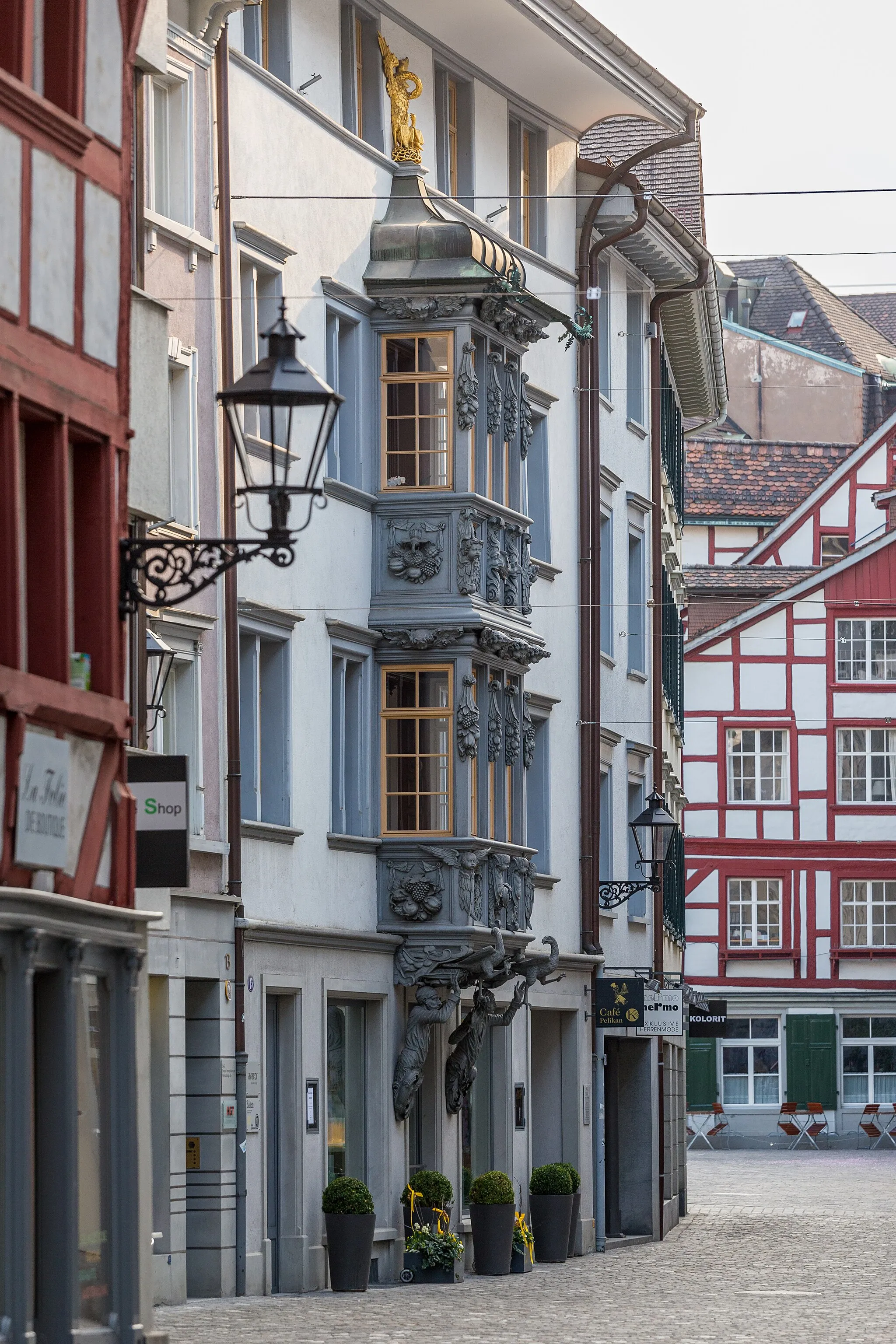 Photo showing: Reich verzierter Erker am Haus zum Pelikan in der Schmiedgasse in St. Gallen.