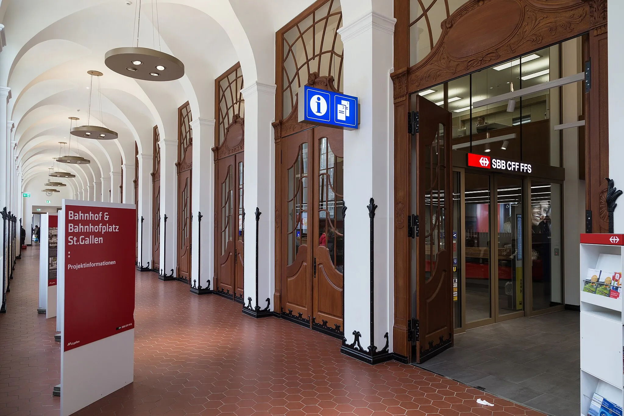 Photo showing: Reisezentrum im Bahnhof St. Gallen