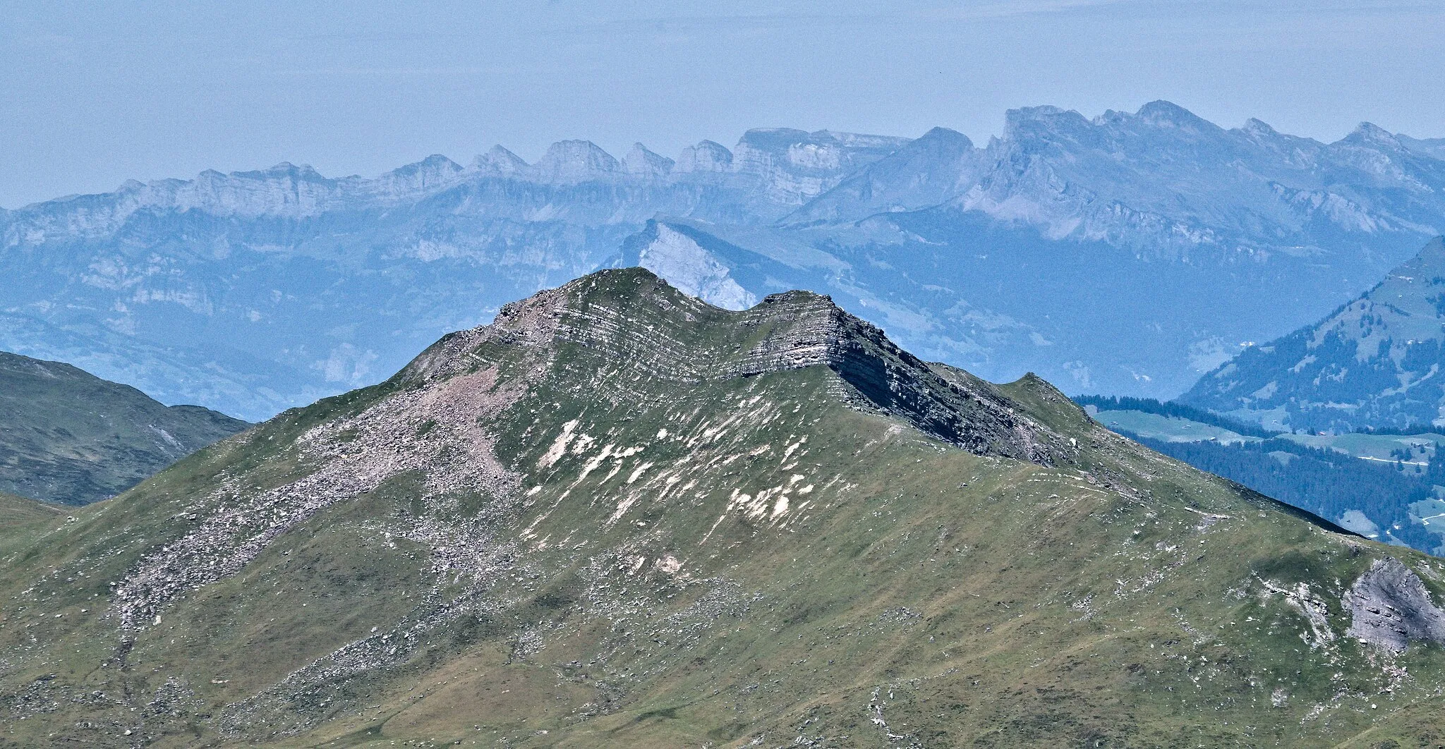 Photo showing: Chistenstein mountain on the borders of Langwies, Fideris and Conters im Prättigau in Switzerland.