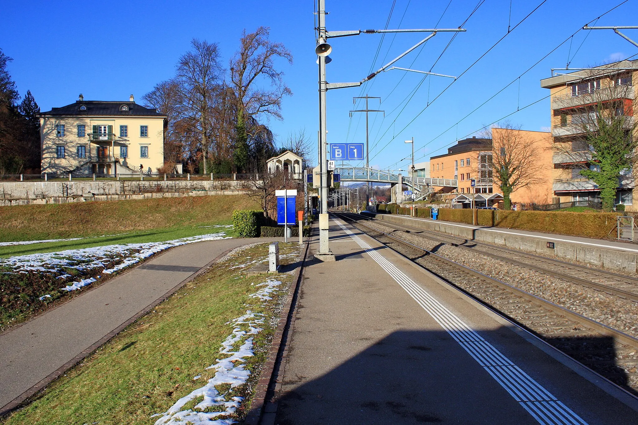 Photo showing: S-Bahn Zürich train station in Jona (SG)