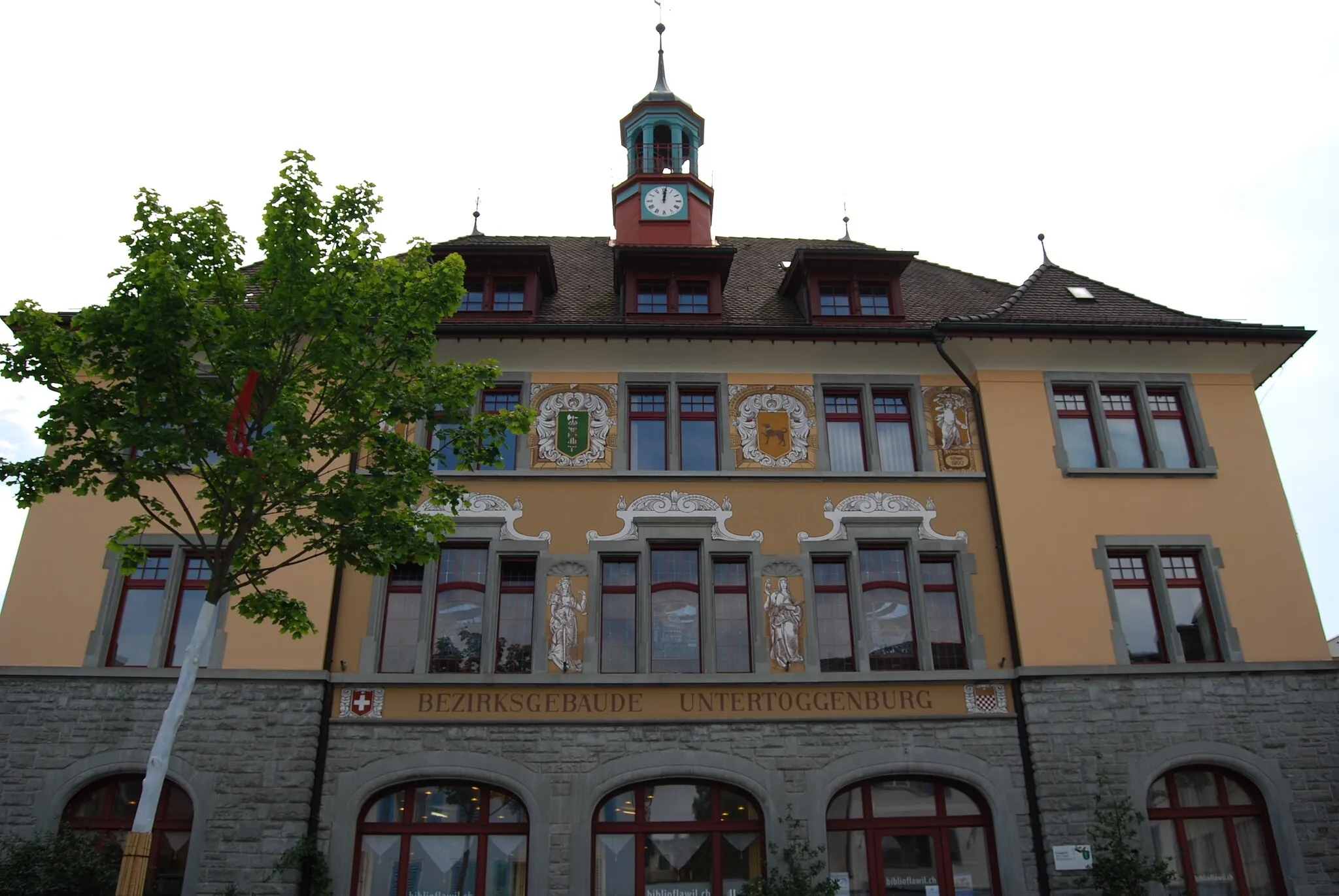 Photo showing: District building Untertoggenburg, Flawil (contains now a library), canton of St. Gallen, Switzerland
