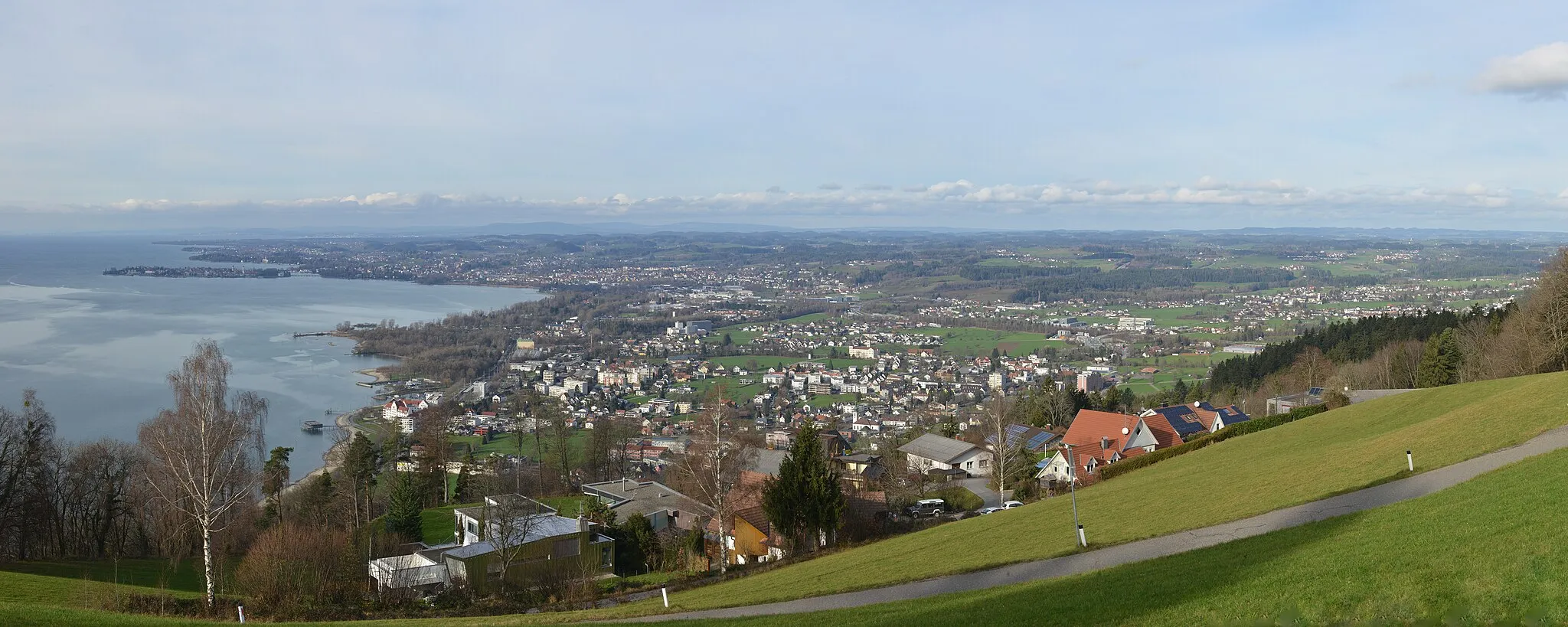 Photo showing: Panorama vom Pfänder auf den Bodensee vorne Lochau, Lindau und rechts Hörbranz.