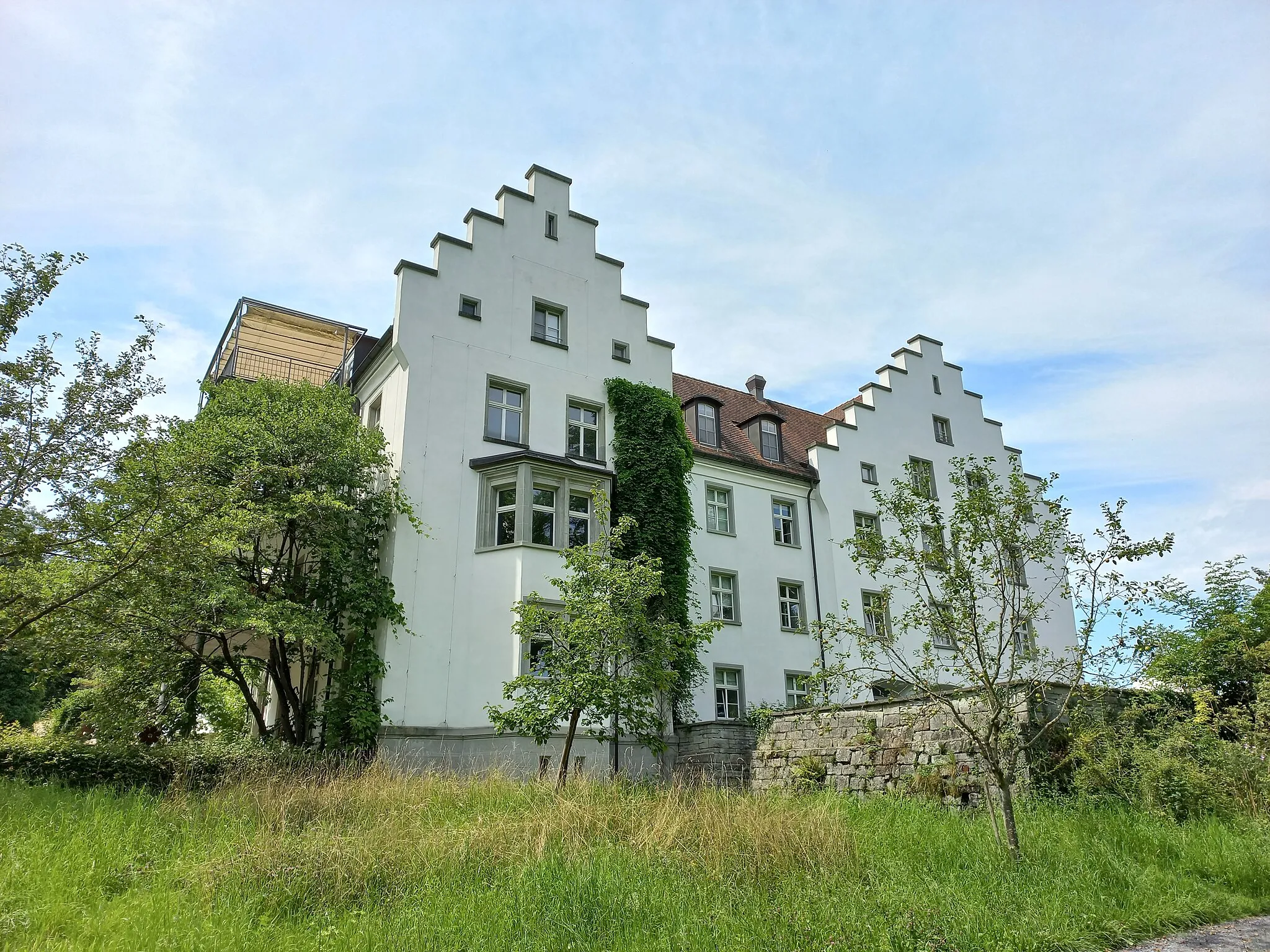 Photo showing: Castle Wartegg is a 16th century castle at the Rorschacherberg in the Swiss Canton of St. Gallen. Today there is a hotel and restaurant.
