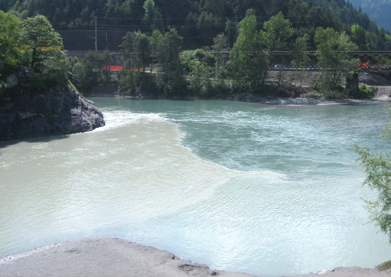 Photo showing: Confluence of Vorderrhein and Hinterrhein at Reichenau, Grisons, Switzerland.