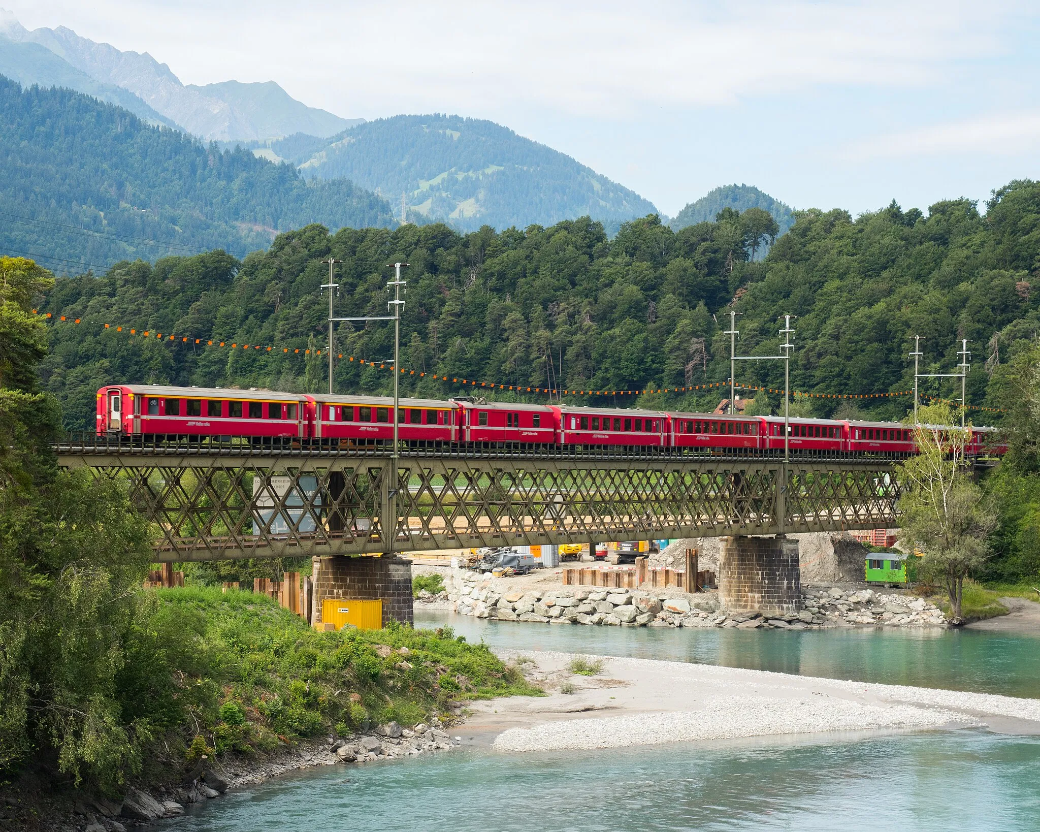 Photo showing: Rhätische Bahn Railroad Bridge over the Hinterrhein River, Bonaduz- – Domat/Ems, Canton of Graubünden, Switzerland