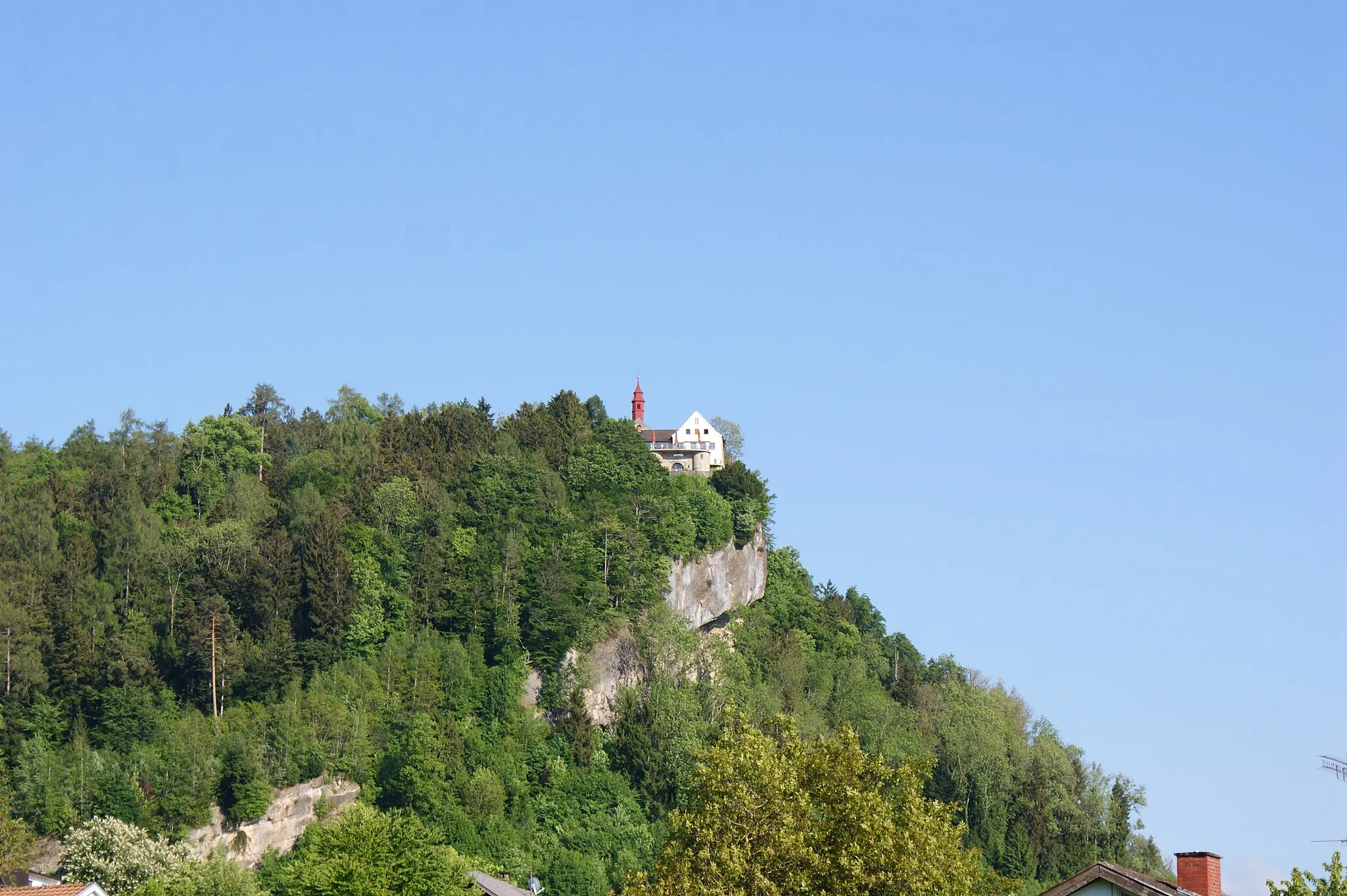 Photo showing: Burg Hohenbregenz (medieval castle) on the Gebhardsberg at Bregenz, Vorarlberg, Austria.