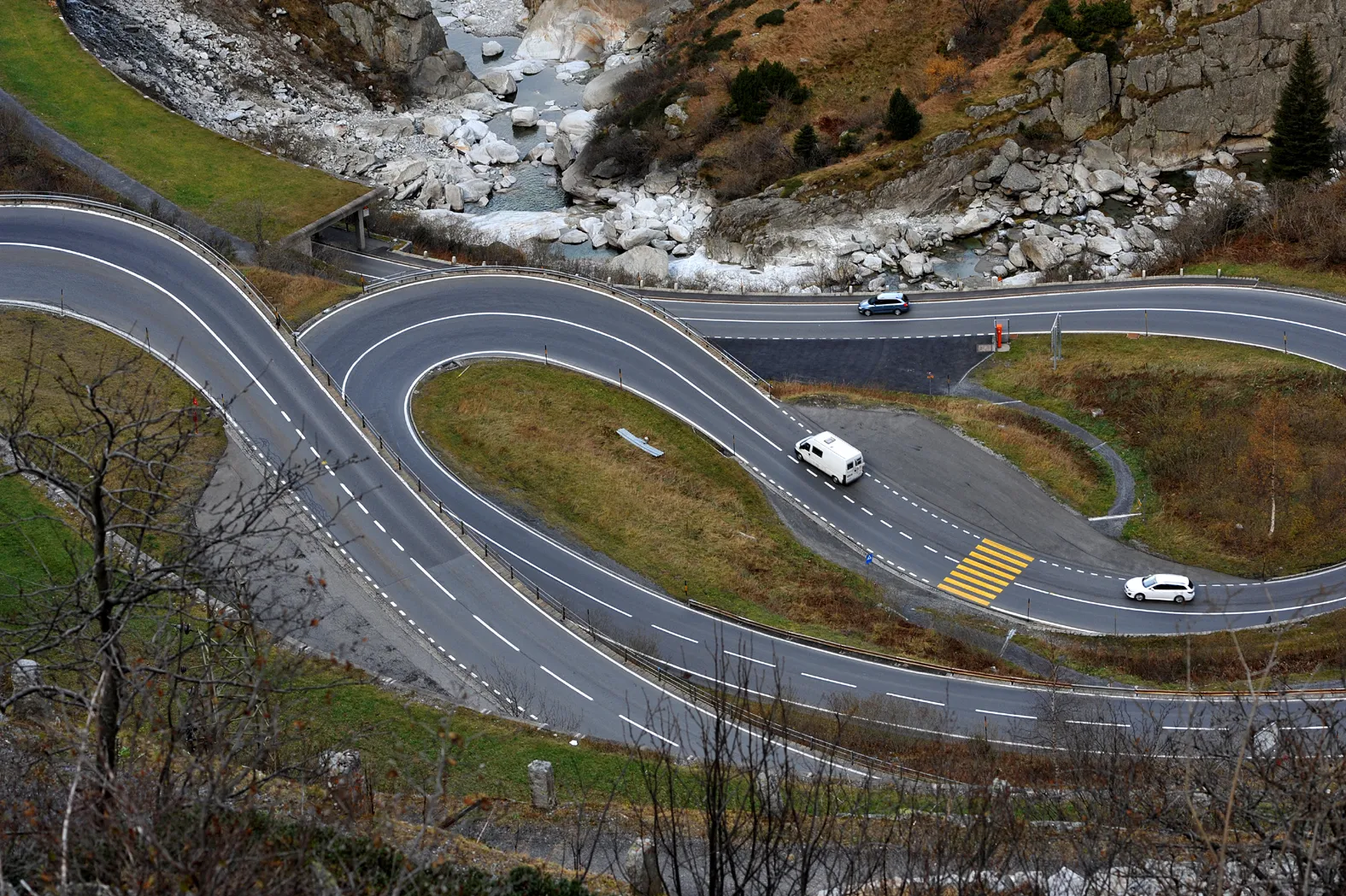 Photo showing: Gotthard road below the devil's bridges in the Schöllenen canyon; Uri, Switzerland.
View from the military road to the Bäzberg.