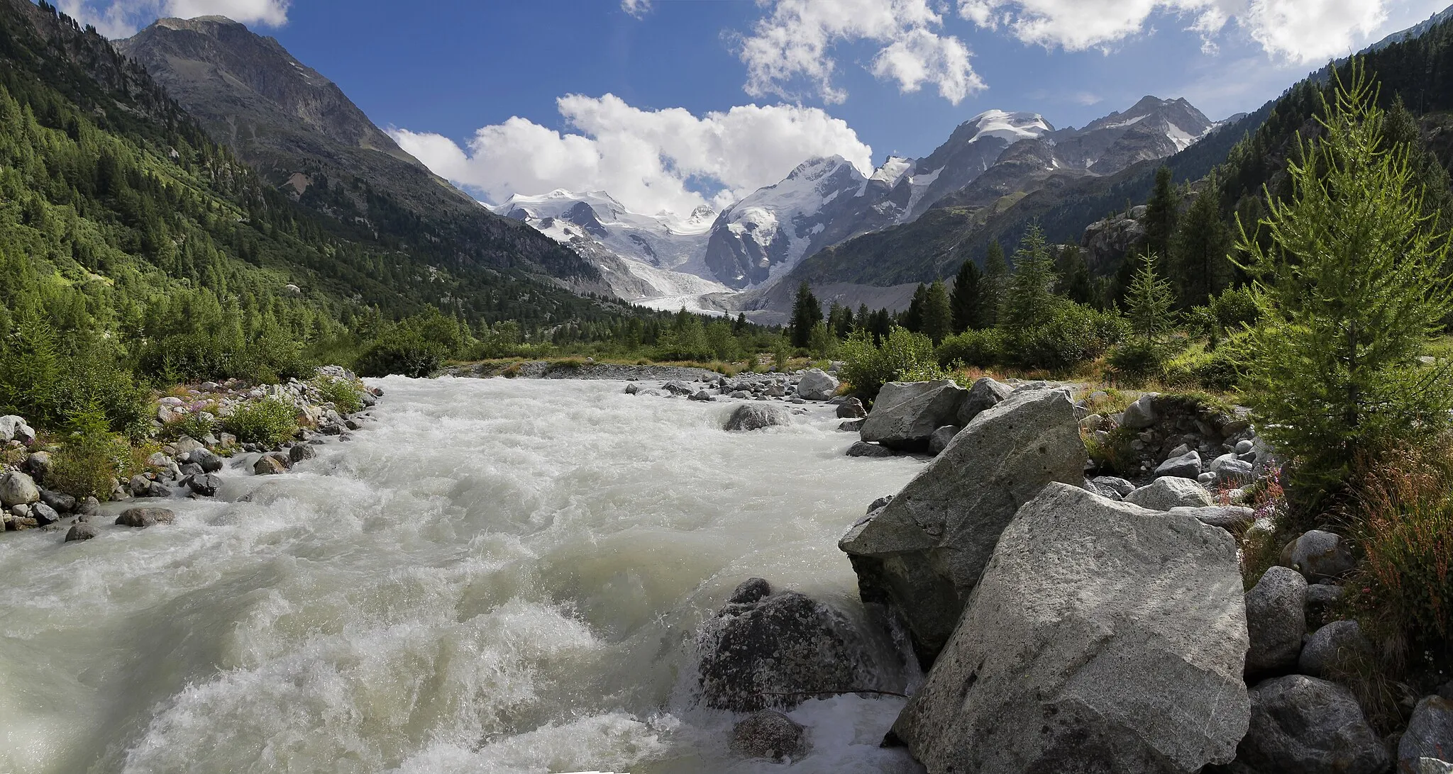 Photo showing: A river (Ova da Morteratsch) flowing from Morteratsch Glacier in Graubünden, Switzerland in 2012 July.