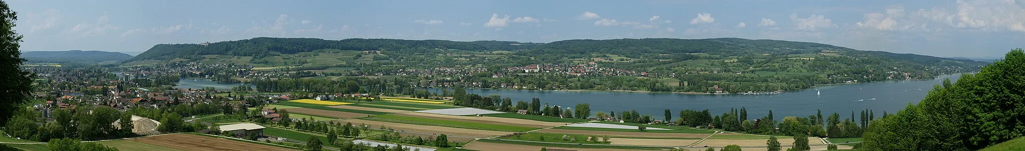 Photo showing: Stein am Rhein - Eschenz - Untersee
Panorama aus 6 Querformataufnahmen
EXIF Daten: 11.05.2008 15:06:56
1/800 s - f/8 - ISO 200 - 67 mm KB
Aufnahmestandort: am Weg Eschenz - Klingenzell
510 m - 708645 / 277582

(47° 38' 23.6? N, 8° 53' 3.9? E)