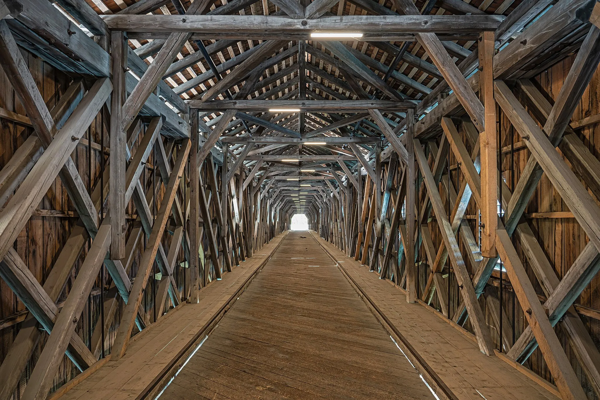 Photo showing: Old bridge to Switzerland over Alpine Rhine (interior; view towards Swiss side) in Vaduz, Liechtenstein