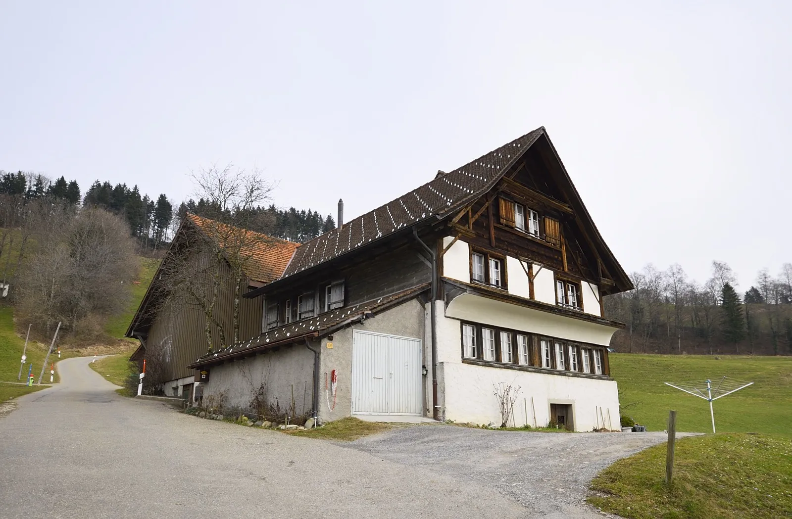 Photo showing: Ehemaliger Bauernhof mit Scheune, ID 11700207