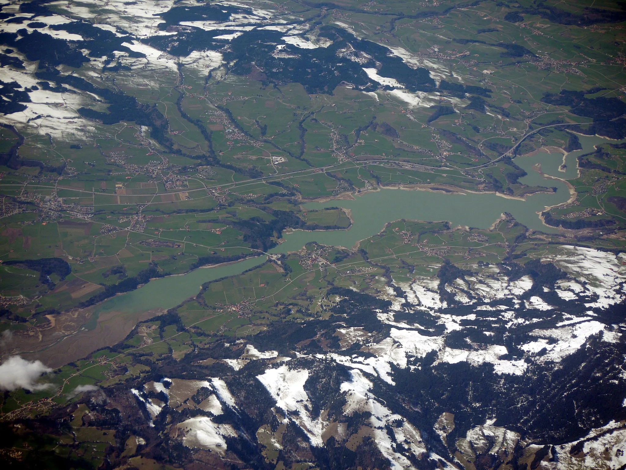 Photo showing: The 'lac de la Gruyère', photograph taken from the sky, on the fly line between Marseille and Stockholm.