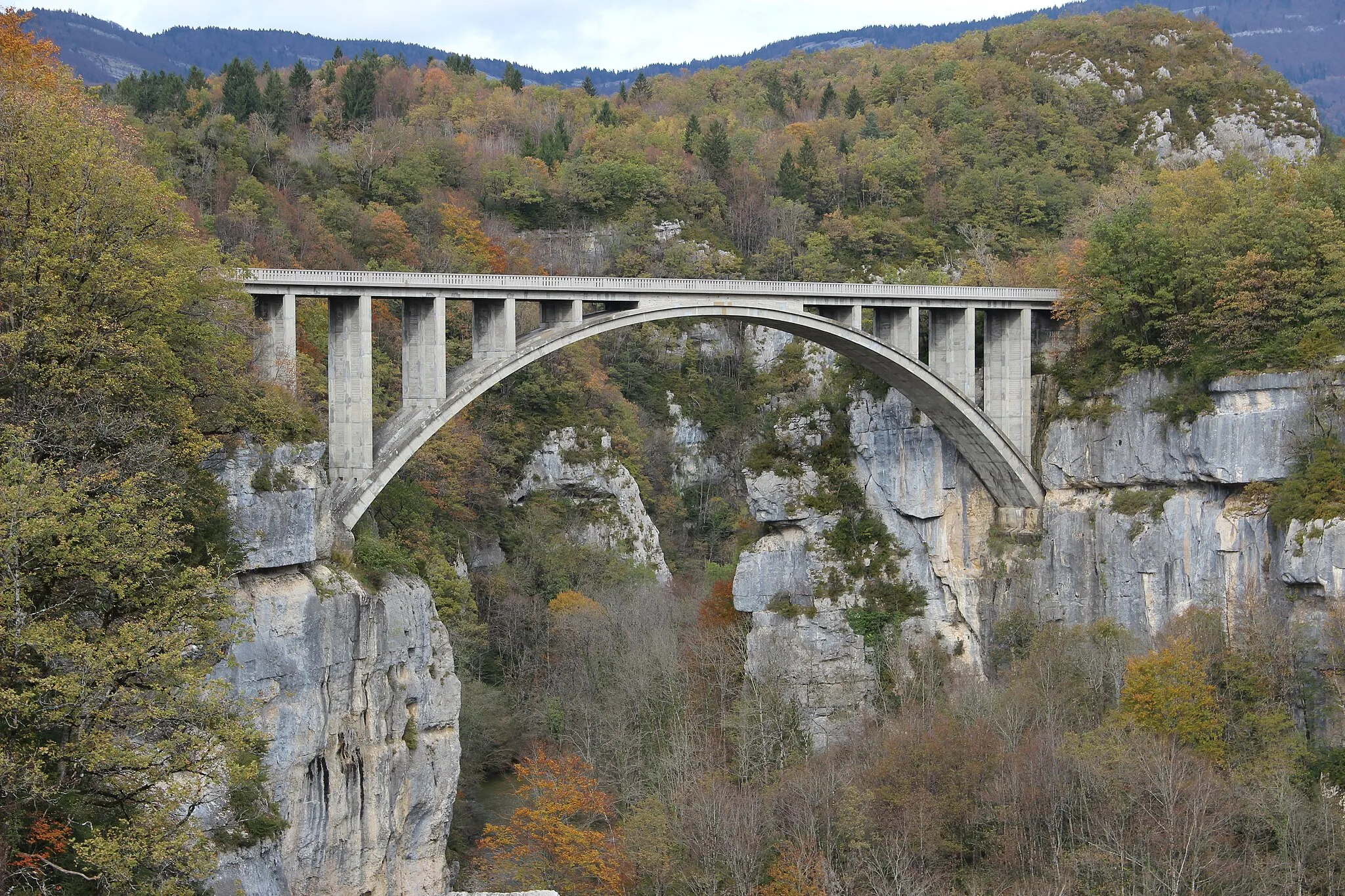 Photo showing: Pont des Pierres over the Valserine.