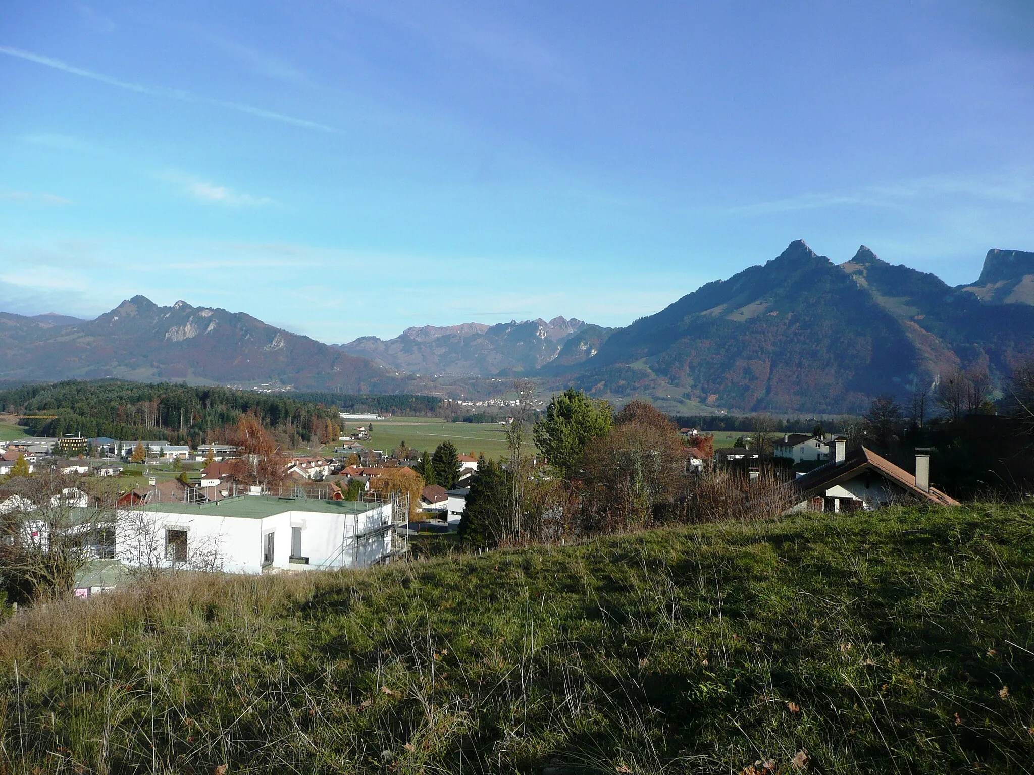 Photo showing: New construction in Le Pâquier-Montbarry, near Bulle, Gruyère, Switzerland