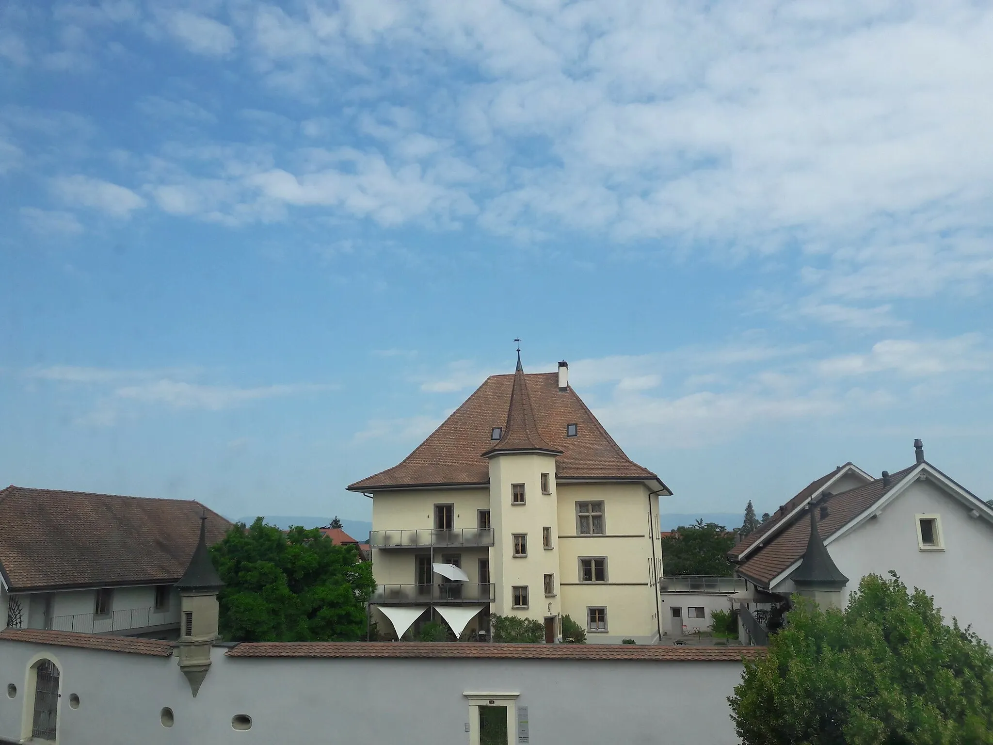 Photo showing: Vue du Château de Domdidier