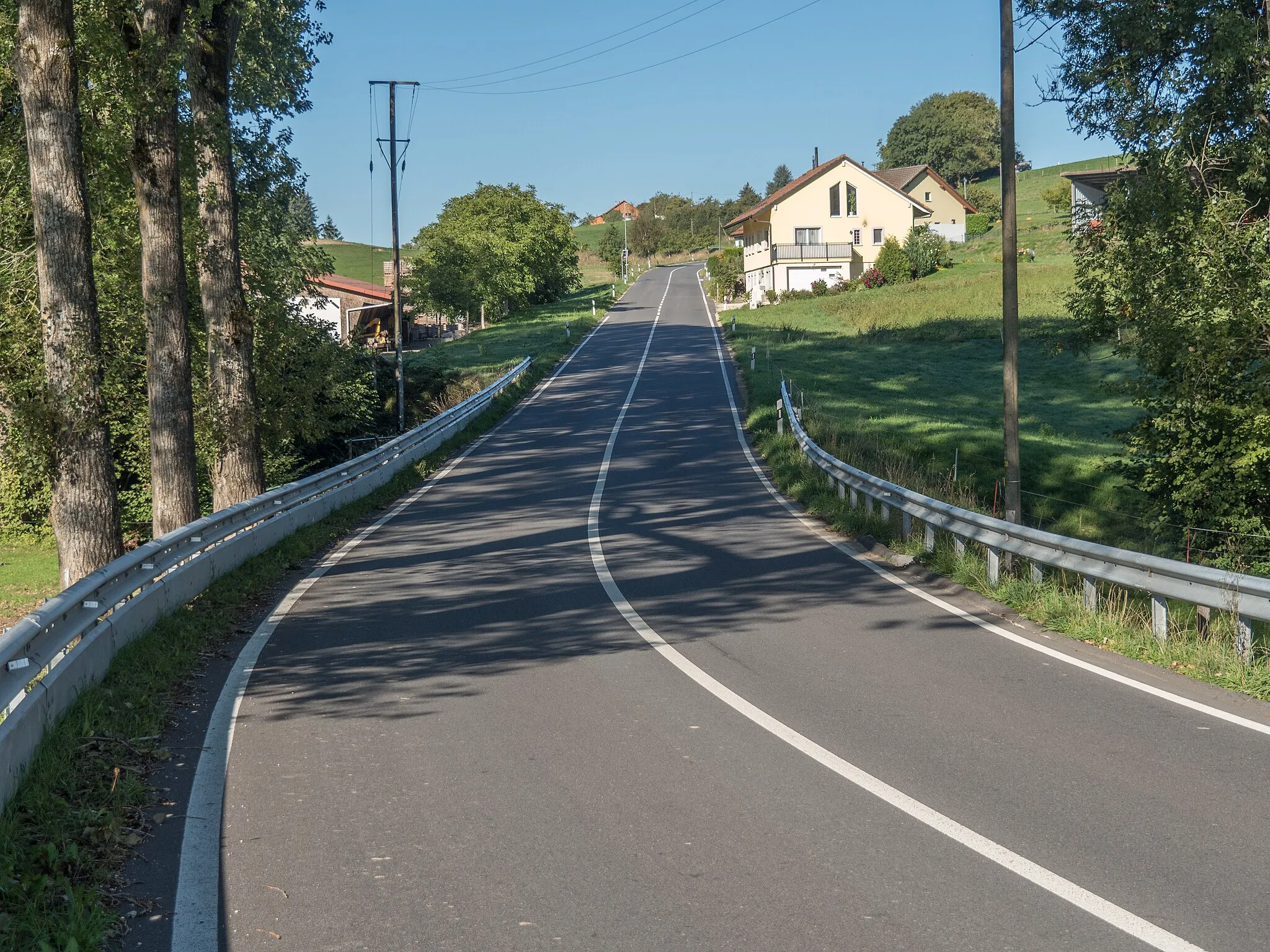 Photo showing: Road Bridge over the Petite Glâne River, Champtauroz, Canton of Vaud, Switzerland