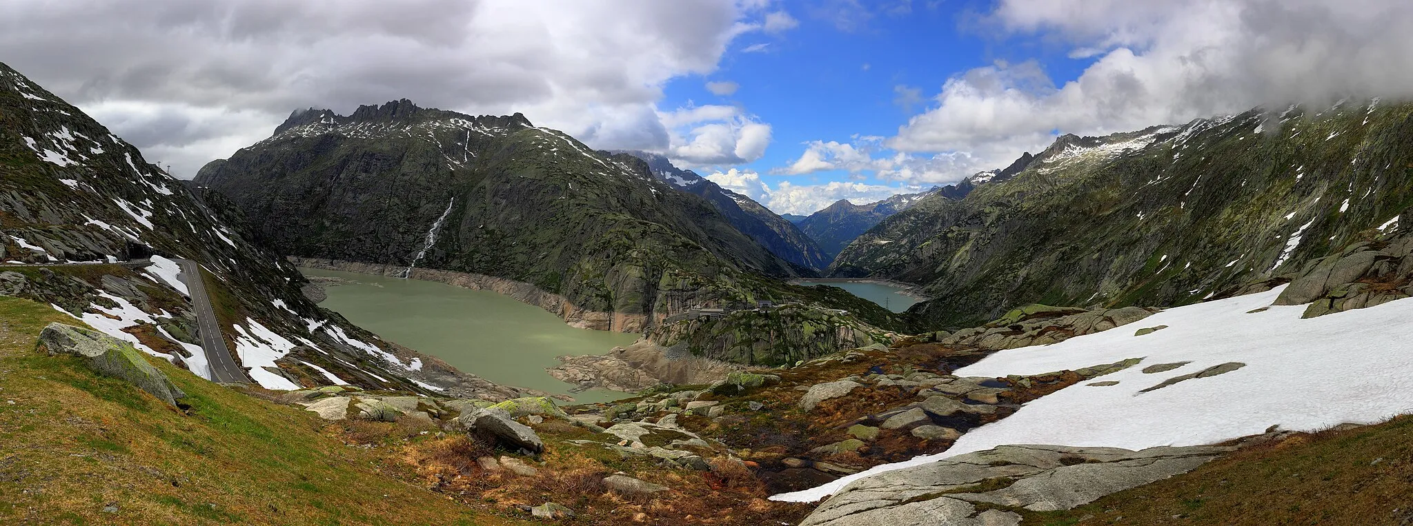 Photo showing: Panorama view of the lake Grimsel and Räterichsbodensee in Switzerland.