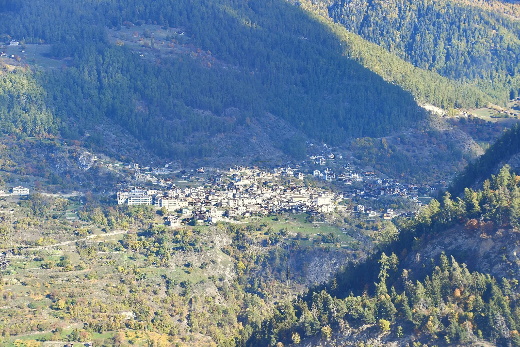 Photo showing: Vue aérienne d'Isérables (VS), en Suisse.