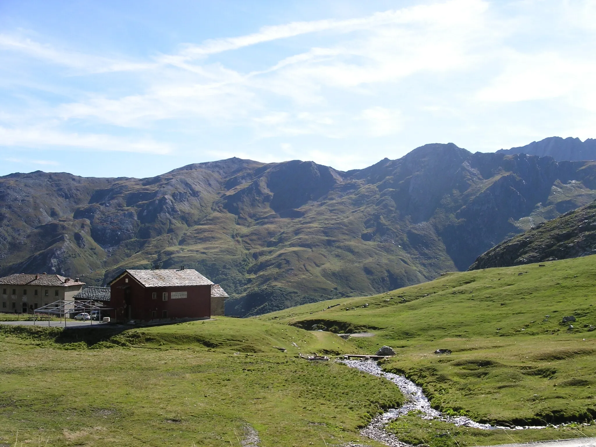 Photo showing: Alphütte auf der italienischen Seite des Grossen St. Bernhardpasses