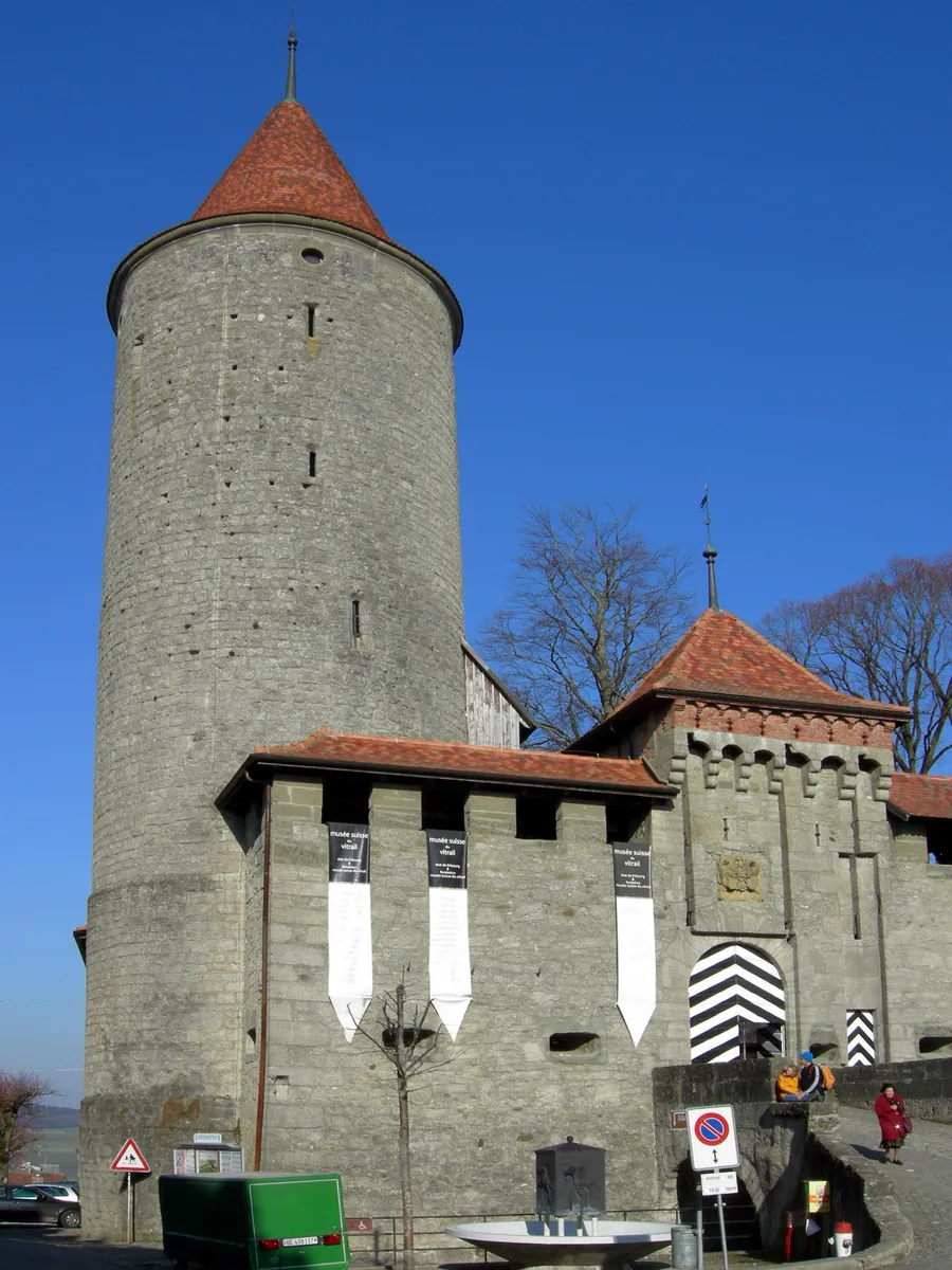 Photo showing: Romont, château, tour maîtresse et entrée