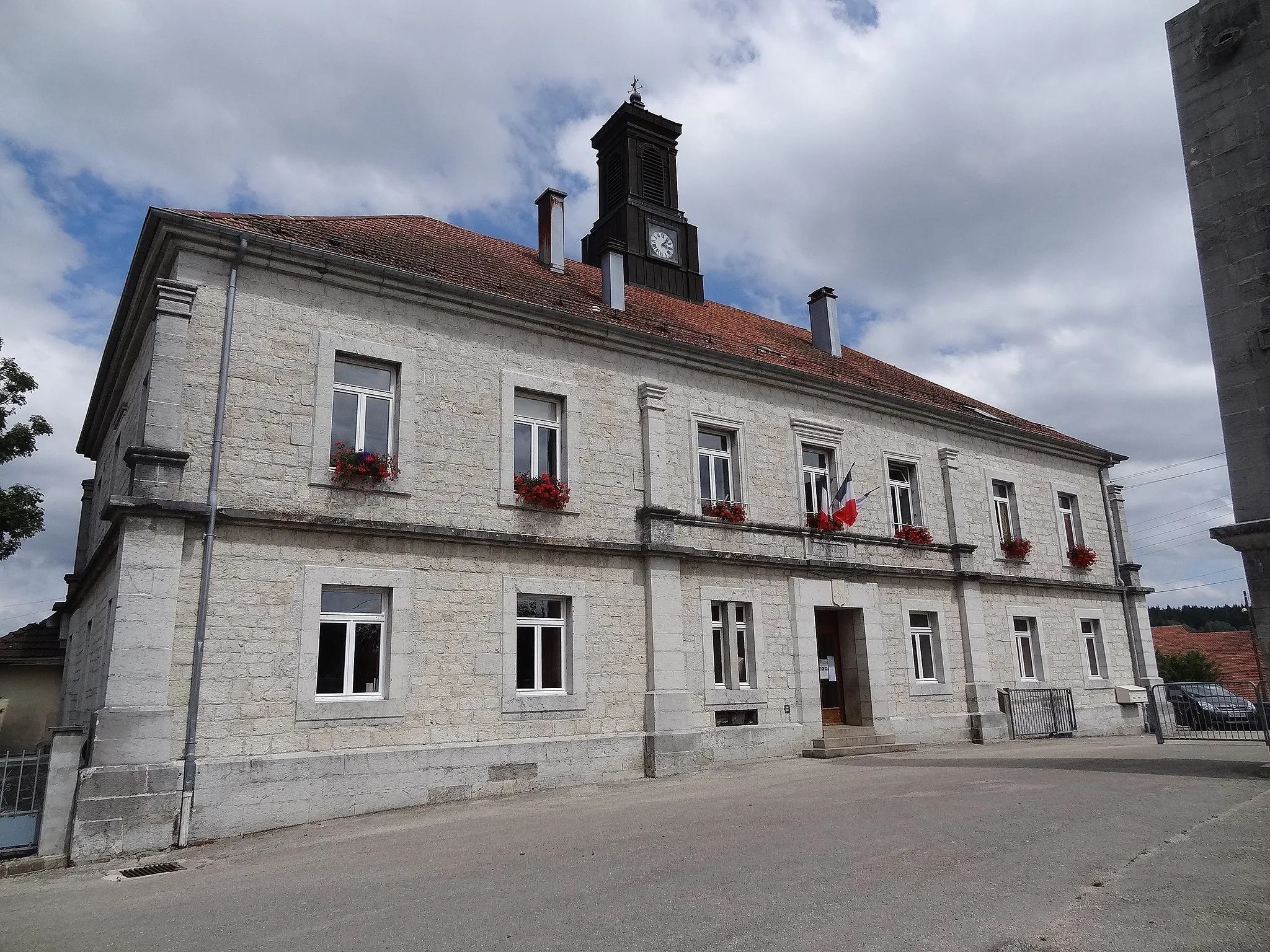 Photo showing: Vaux-et-Chantegrue (Doubs) - mairie