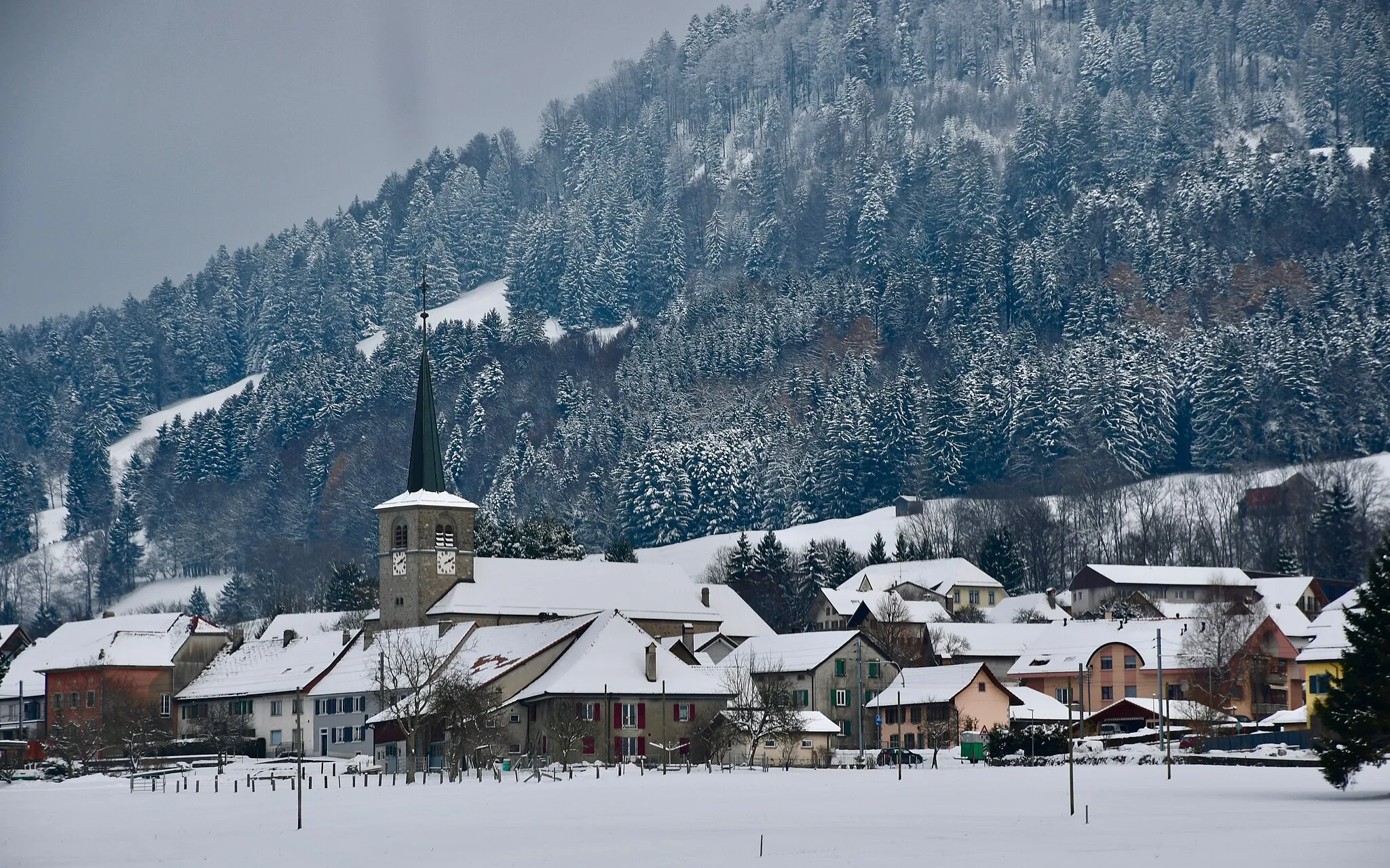 Photo showing: Le village de Semsales, dans le canton de Fribourg, en hiver.