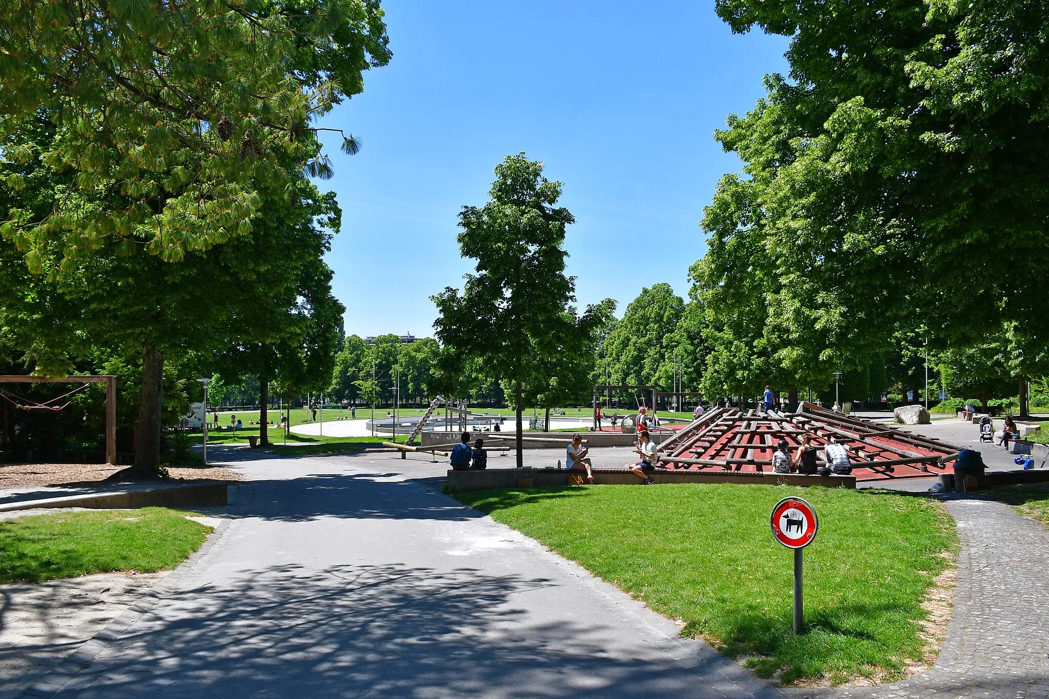 Photo showing: Le parc de Milan, à Lausanne (Suisse) et sa place de jeux.