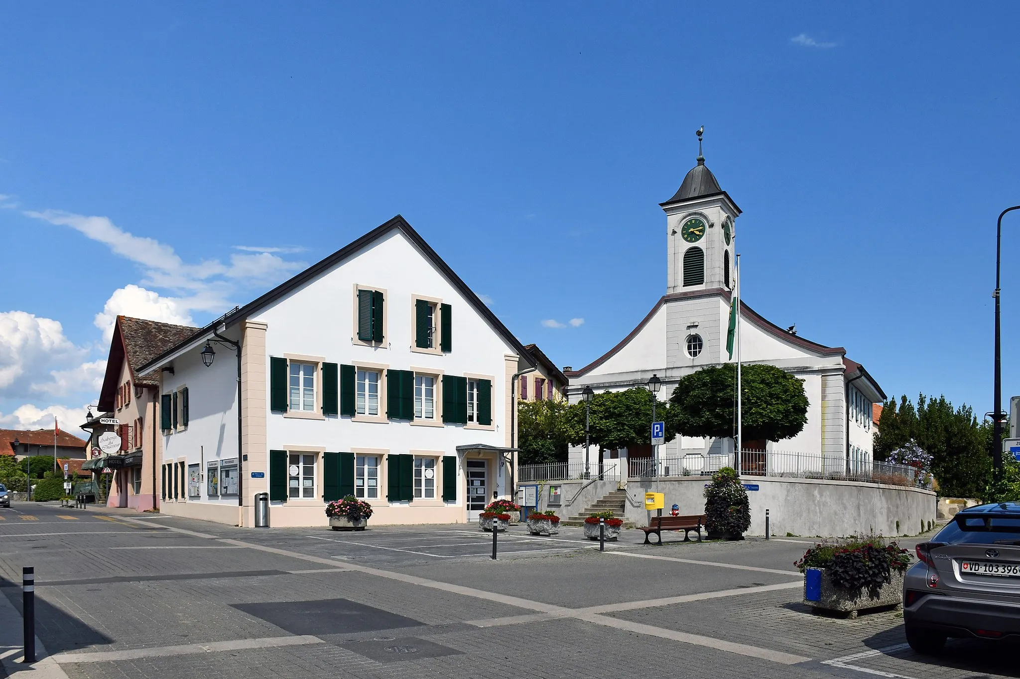 Photo showing: The former school and the protestant church of Préverenges (canton of Vaud, Switzerland).