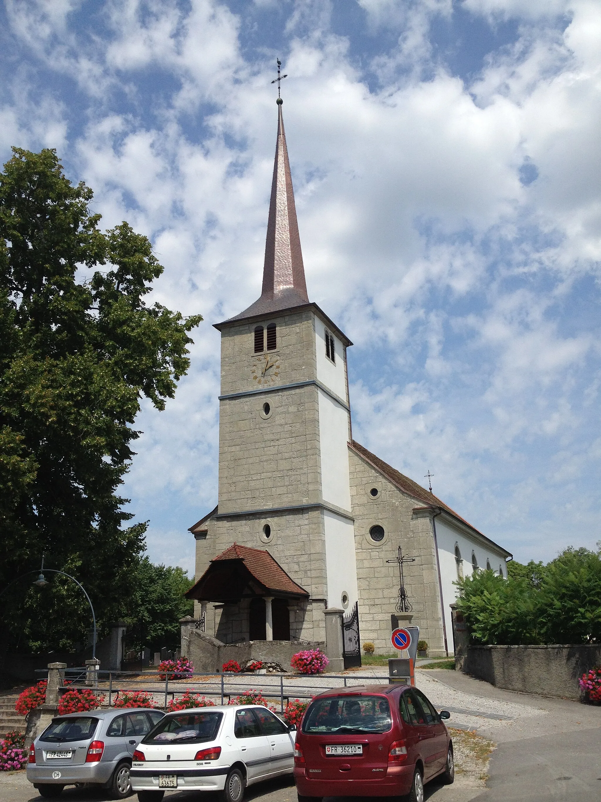 Photo showing: L'église de Surpierre dans le canton de Fribourg en Suisse.