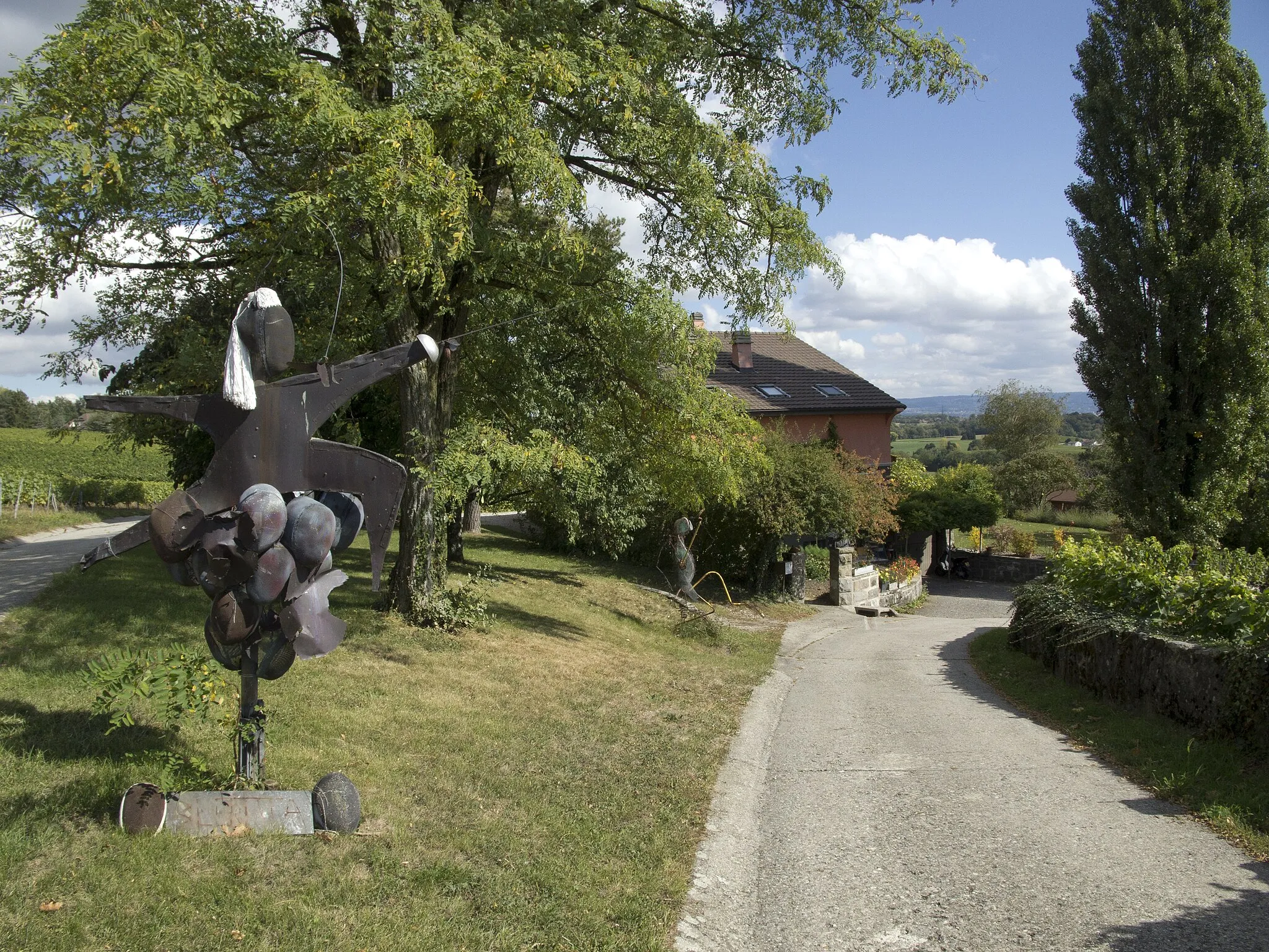 Photo showing: Near the borders of Vufflens-le-Château, Chigny and Monnaz in Vaud, Switzerland