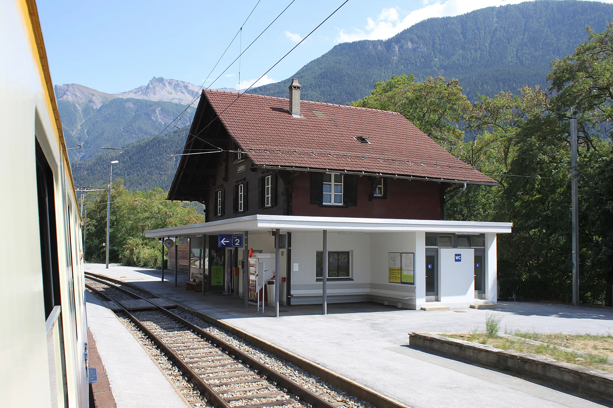 Photo showing: Lalden railway station.