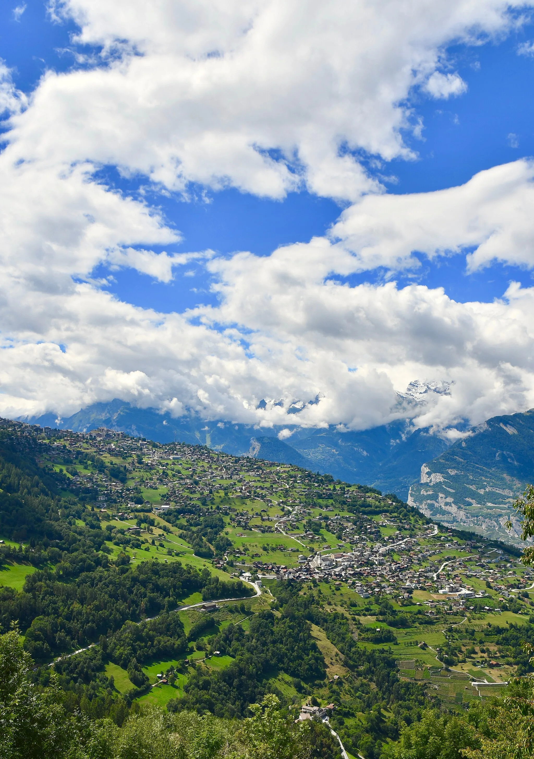 Photo showing: La commune de Nendaz vue depuis Veysonnaz, en Valais, Suisse.