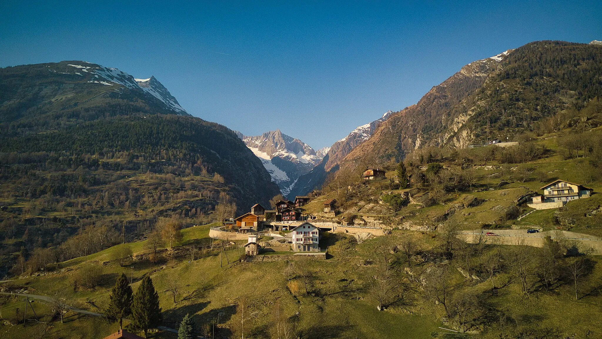 Photo showing: Chalets oberhalb von Eggerberg (Eggen)