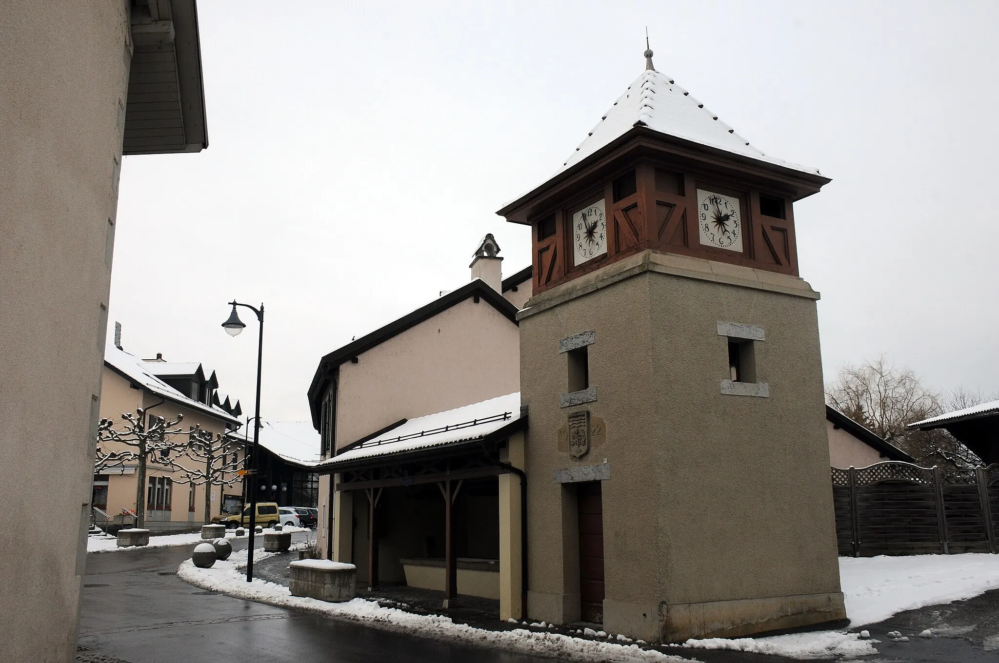 Photo showing: Old tower of 1922 at Tannay near Lake Geneva