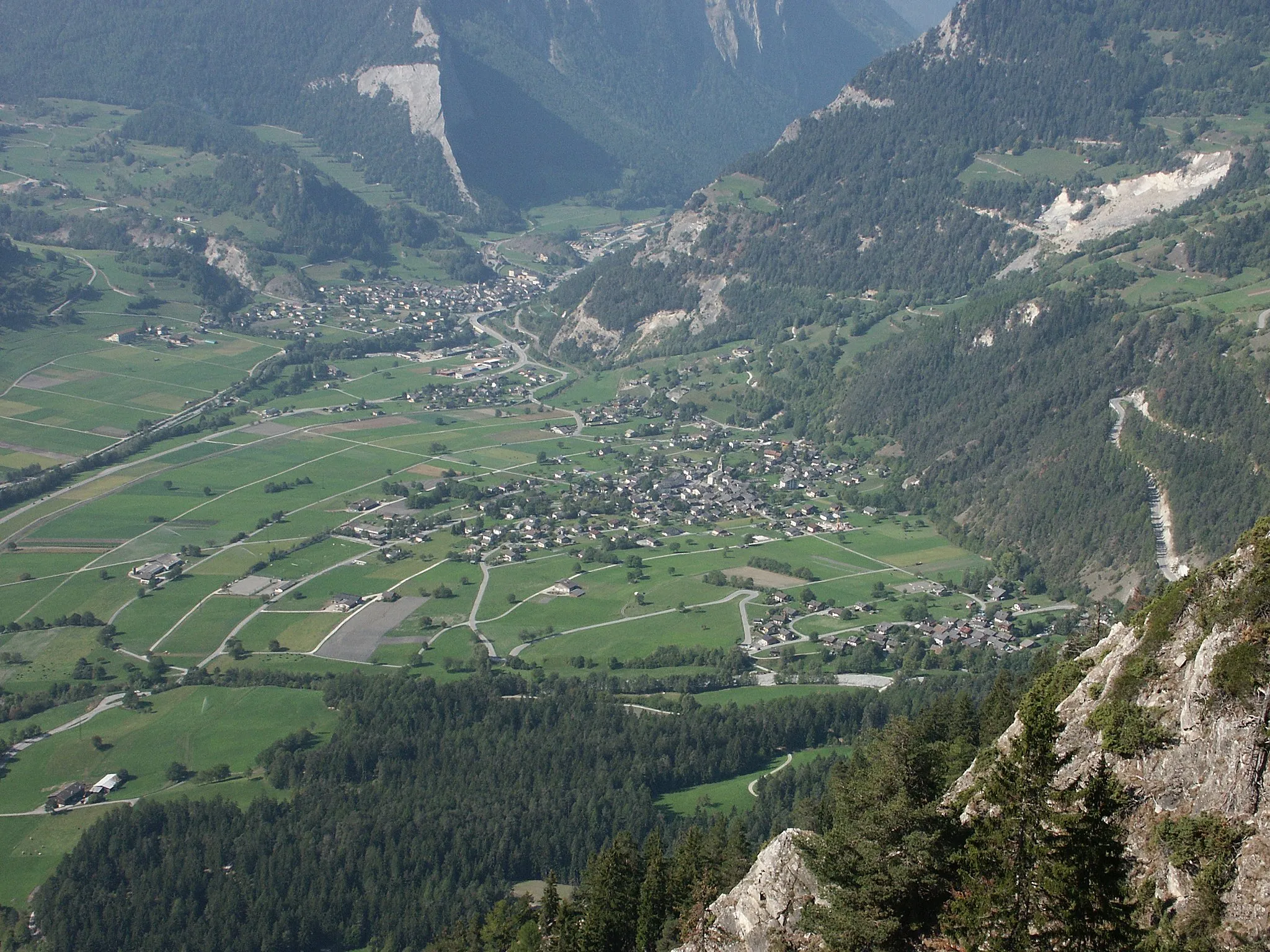 Photo showing: Sembrancher, Etiez, and Vollèges, as seen from St-Christophe, in Bagnes, Valais, Switzerland.