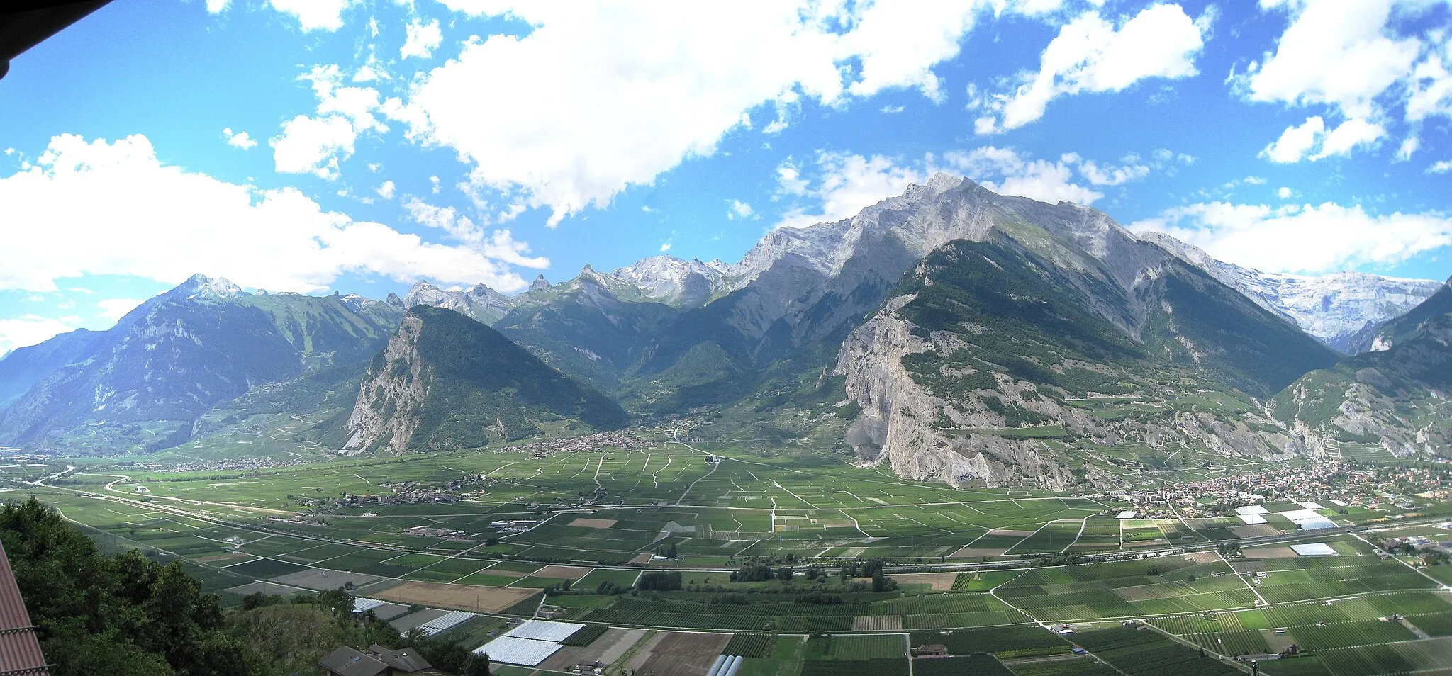 Photo showing: Vue sur la plaine du Rhône depuis le village de Fey(Nendaz)