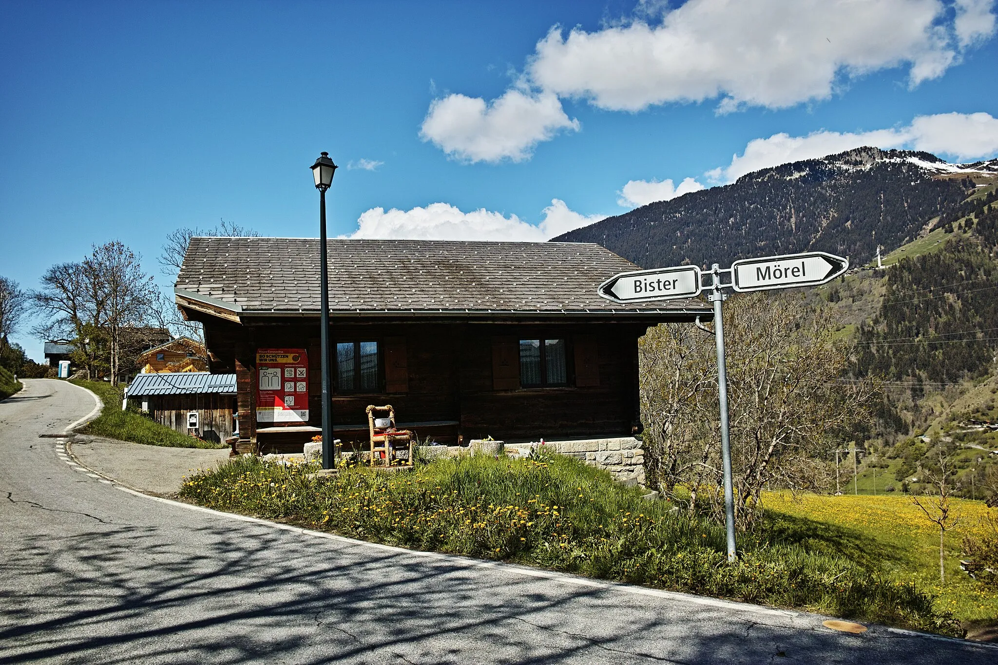 Photo showing: Bister, canton of Valais, Switzerland: Signpost at Hofstatt / Town hall