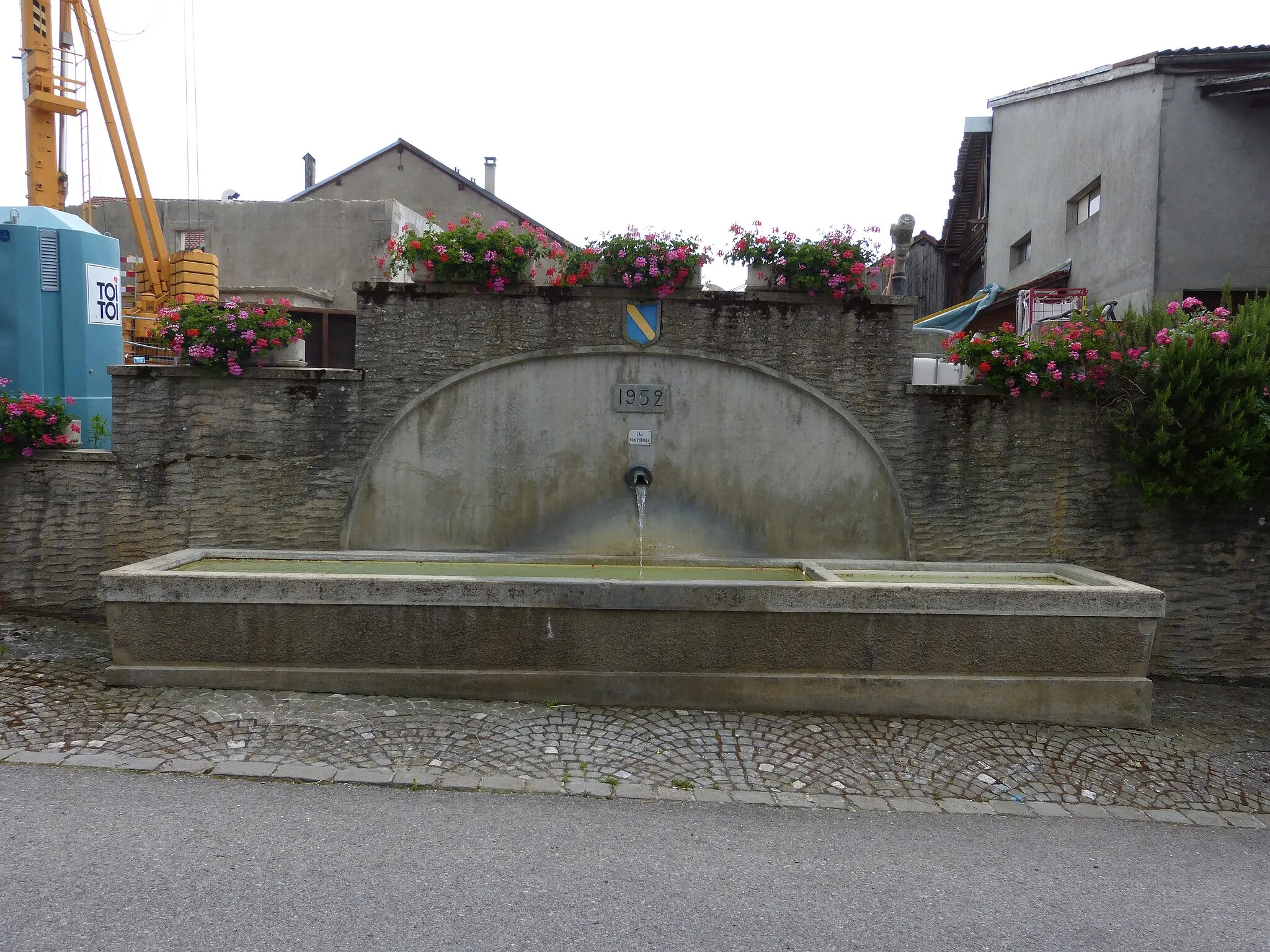 Photo showing: A fountains in the village of Bournens.
