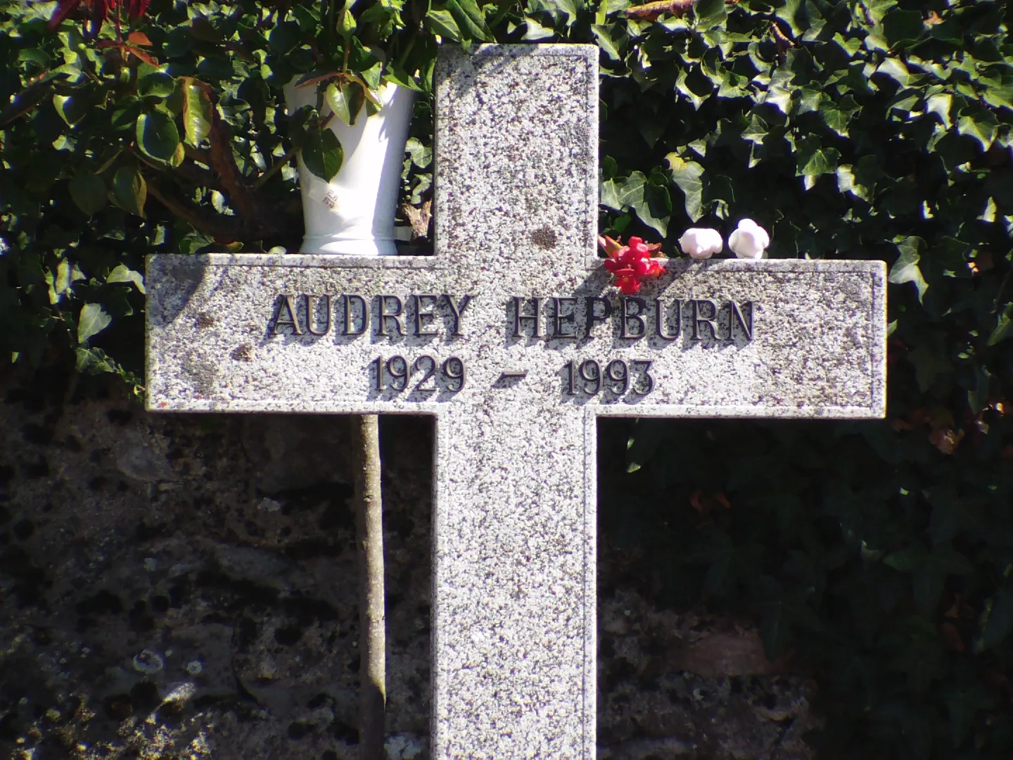 Photo showing: Resting Place of Actress Audrey Hepburn.