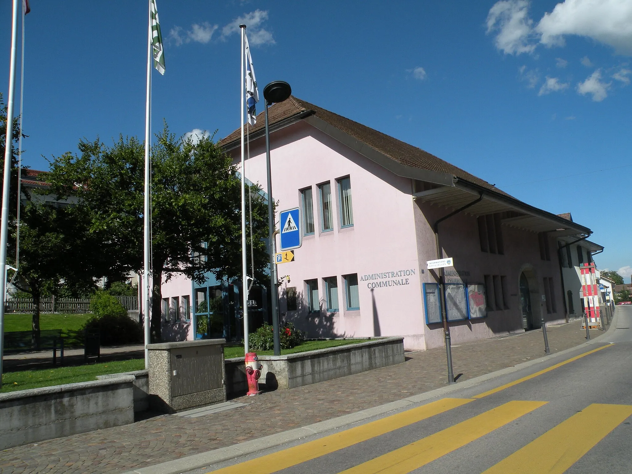 Photo showing: Town hall of Begnins