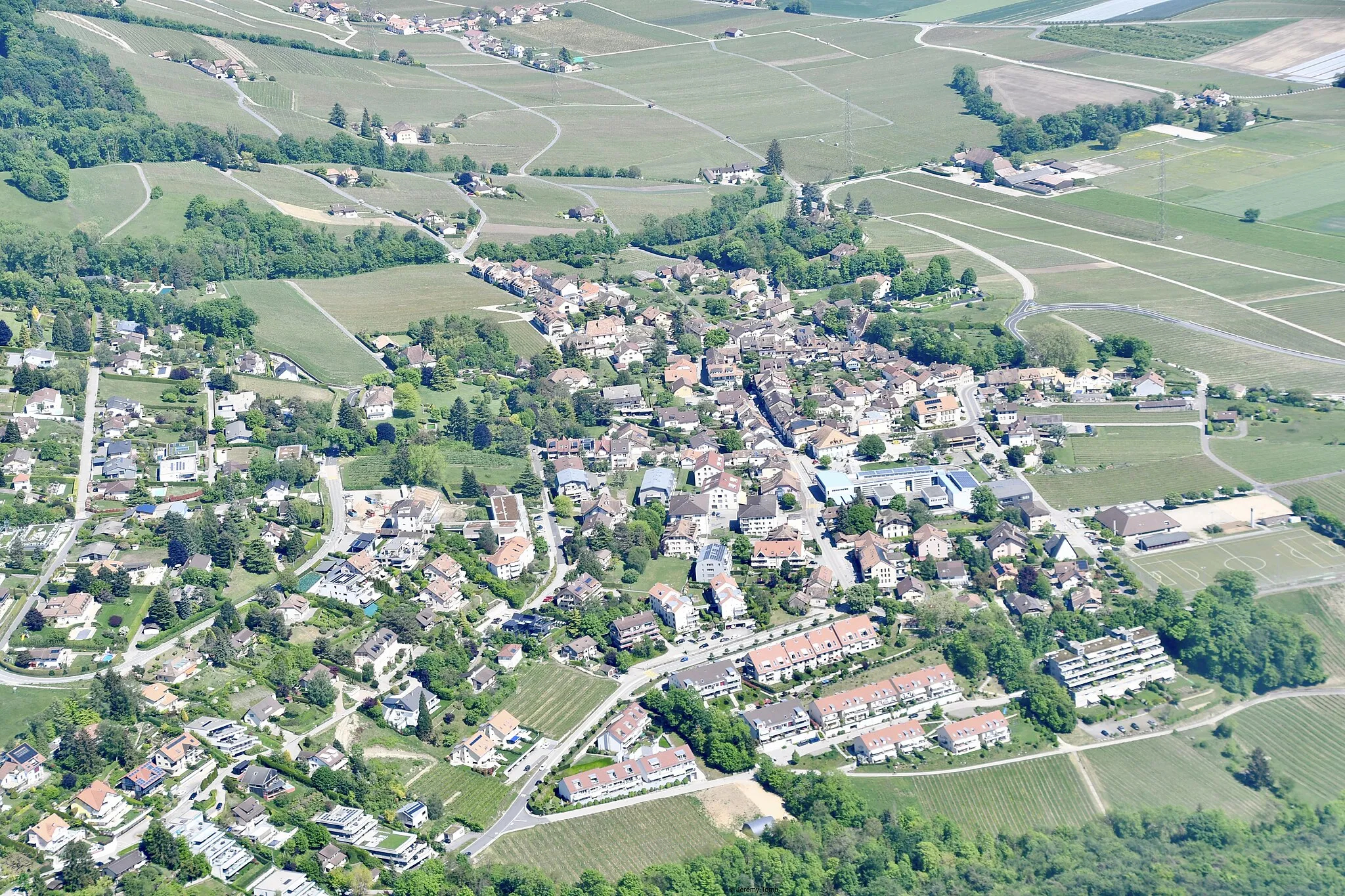 Photo showing: Le village de Begnins (VD) vue depuis un avion.