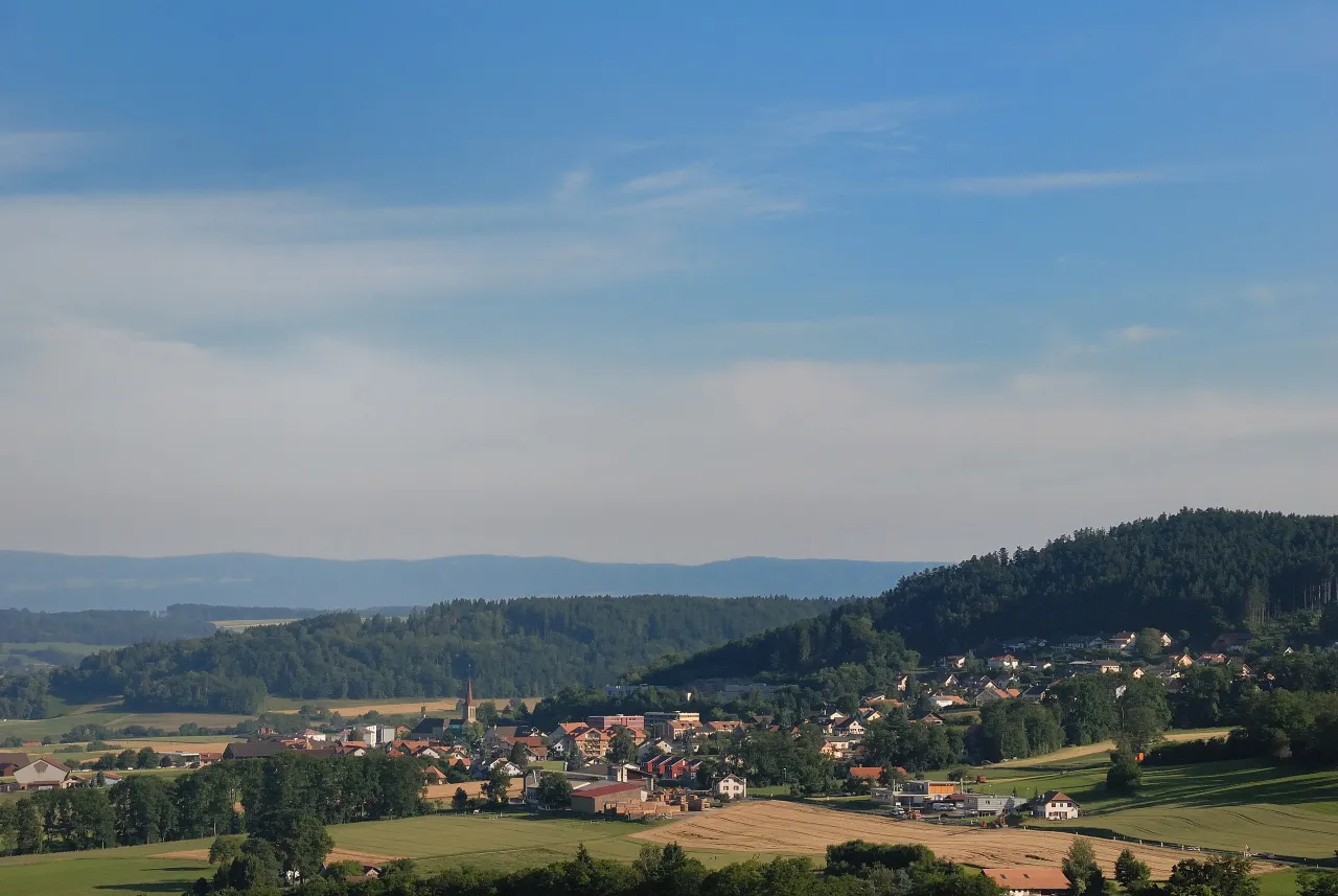 Photo showing: Le village de Ursy se situe dans le canton de Fribourg en Suisse à environ 25 km de Lausanne