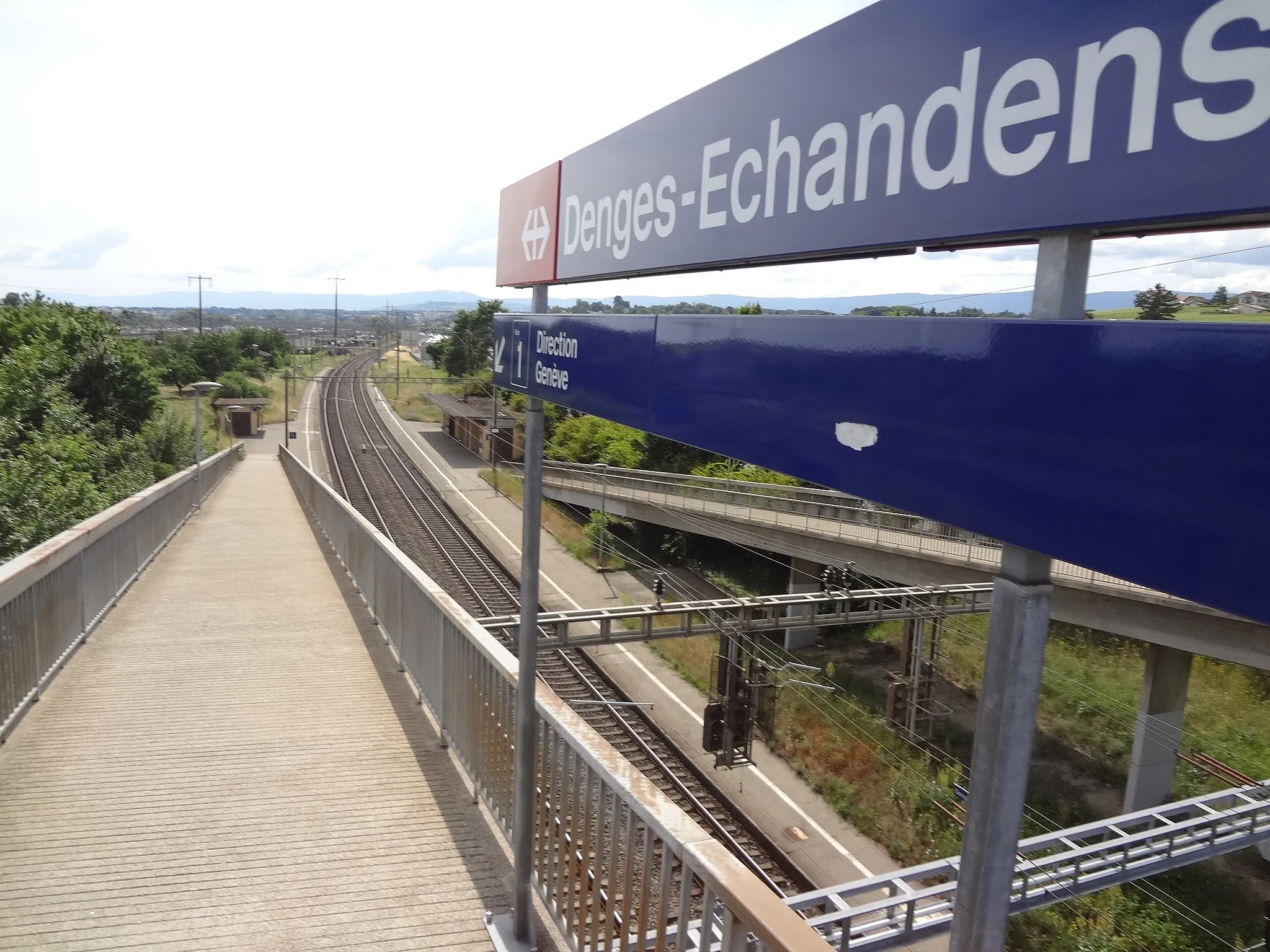 Photo showing: Gare de Denges vue depuis le pont reliant Denges à Échandens, en direction de Genève.