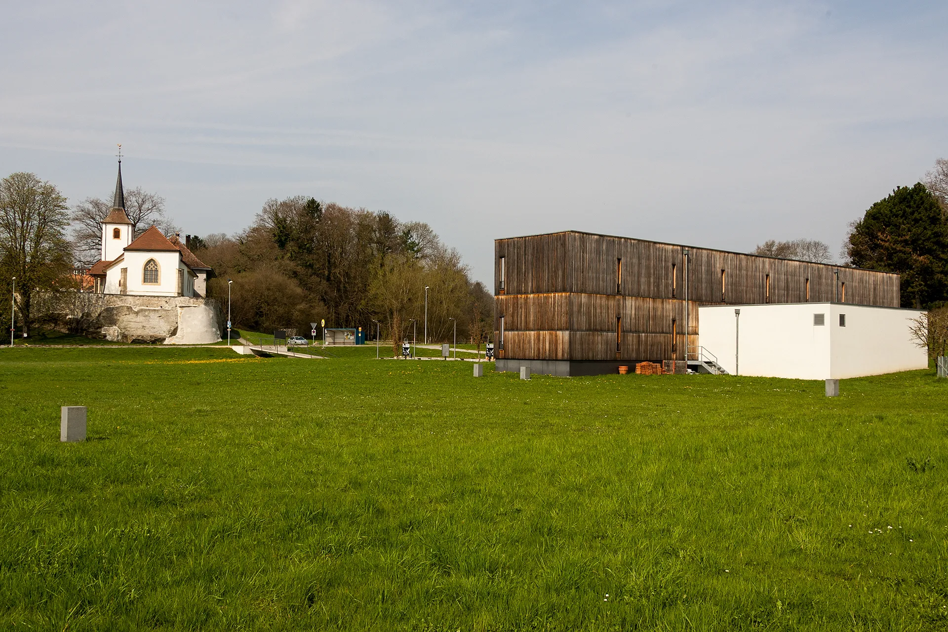 Photo showing: Kirche und Römermuseum in Vallon