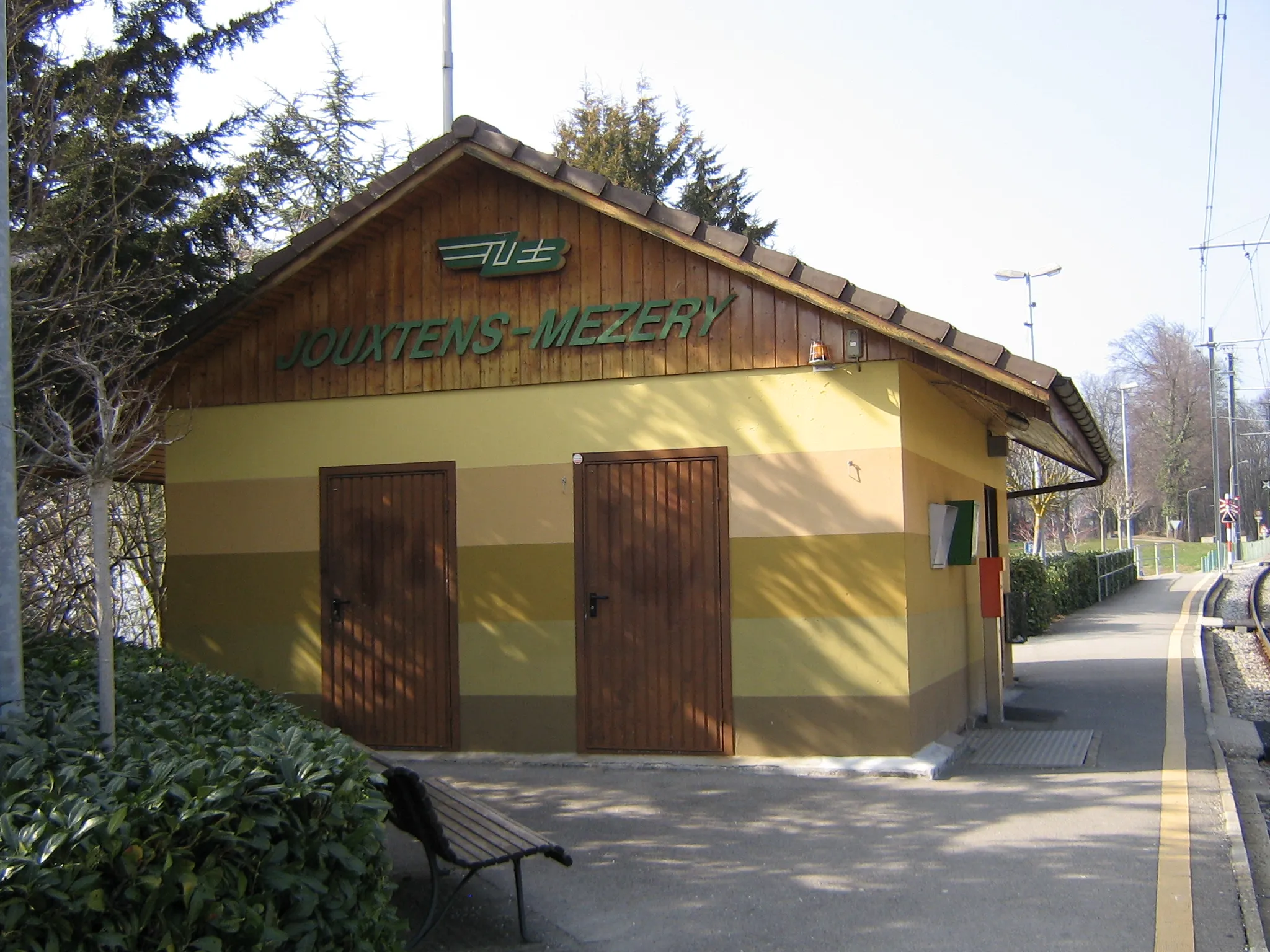 Photo showing: View of the LEB railway station of Jouxtens-Mézery.