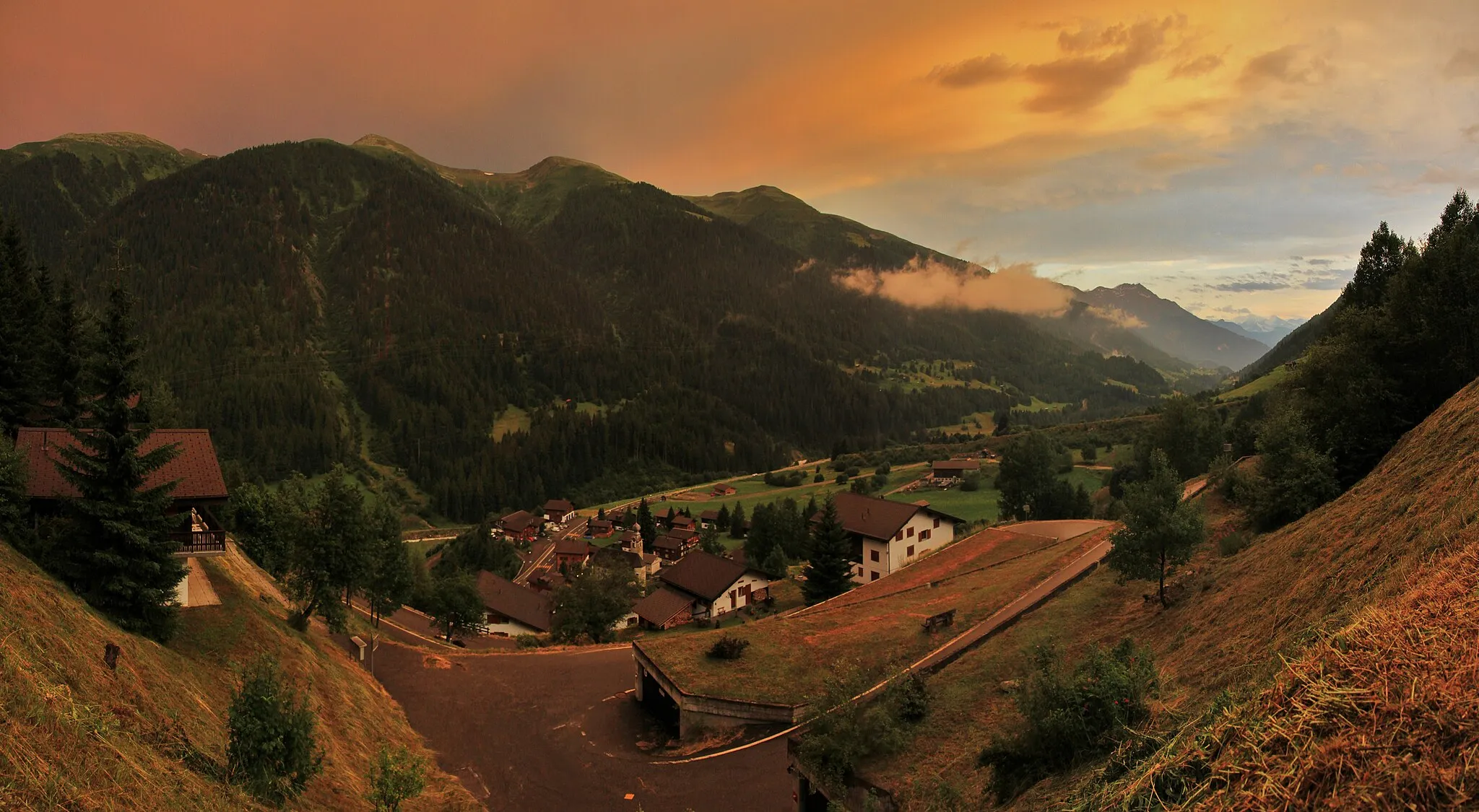 Photo showing: An evening view to the valley of Goms towards southwest from the upper Blitzingen hillside in 2010 July.