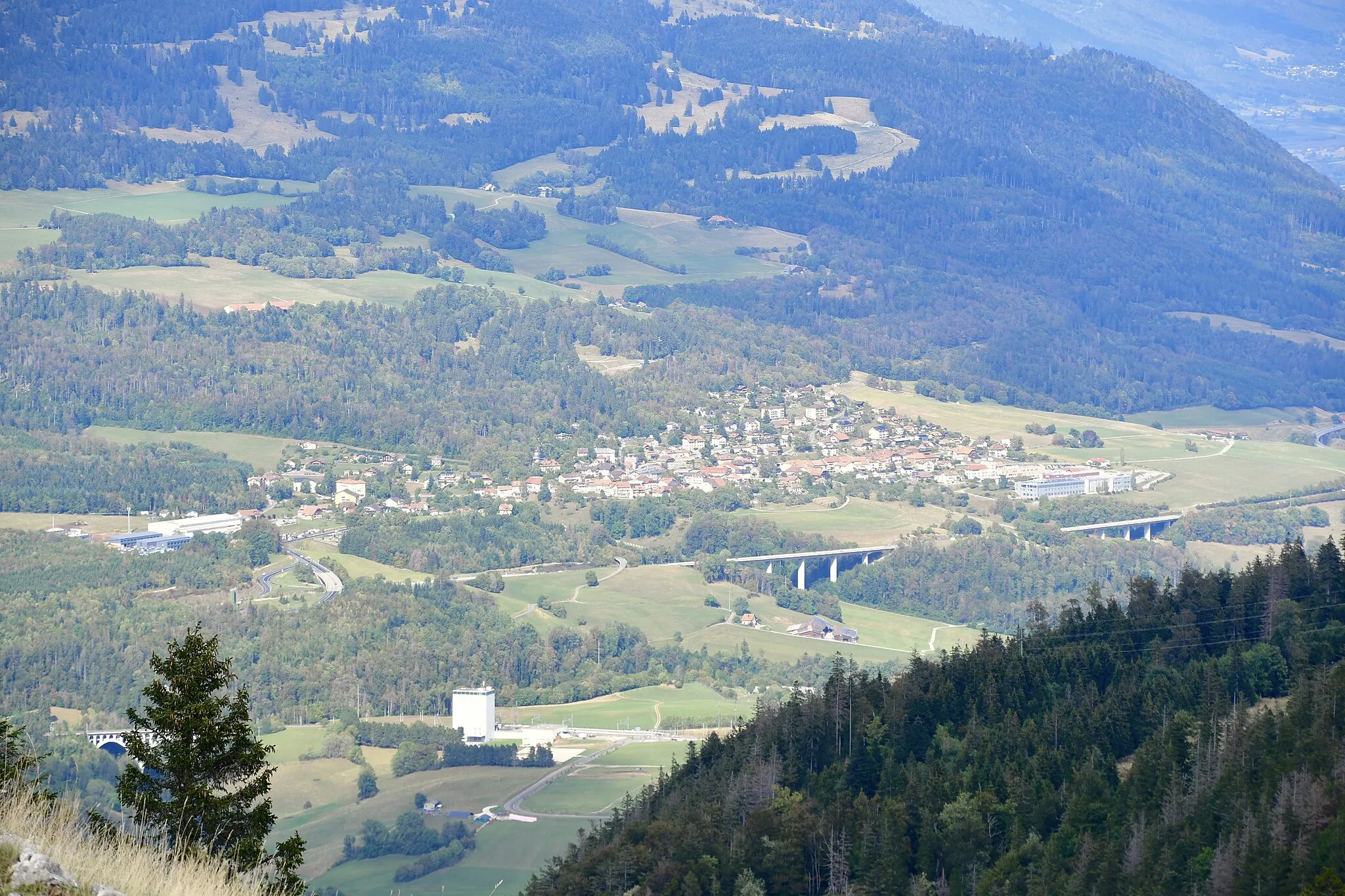 Photo showing: Vue sur Ballaigues (VD) depuis la Dent de Vaulion, en Suisse.